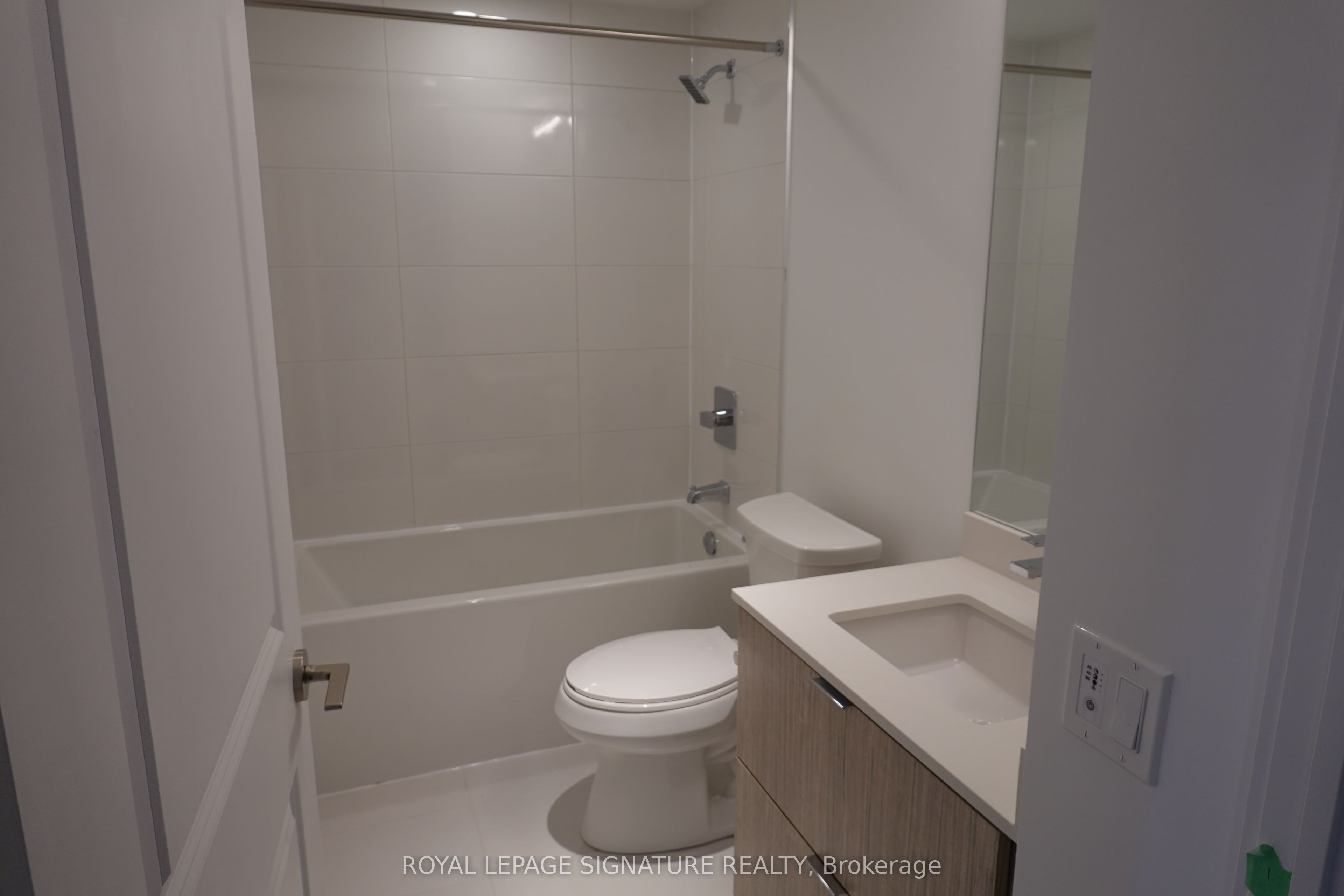 395 Bloor Street E 3211 Property Photo 6