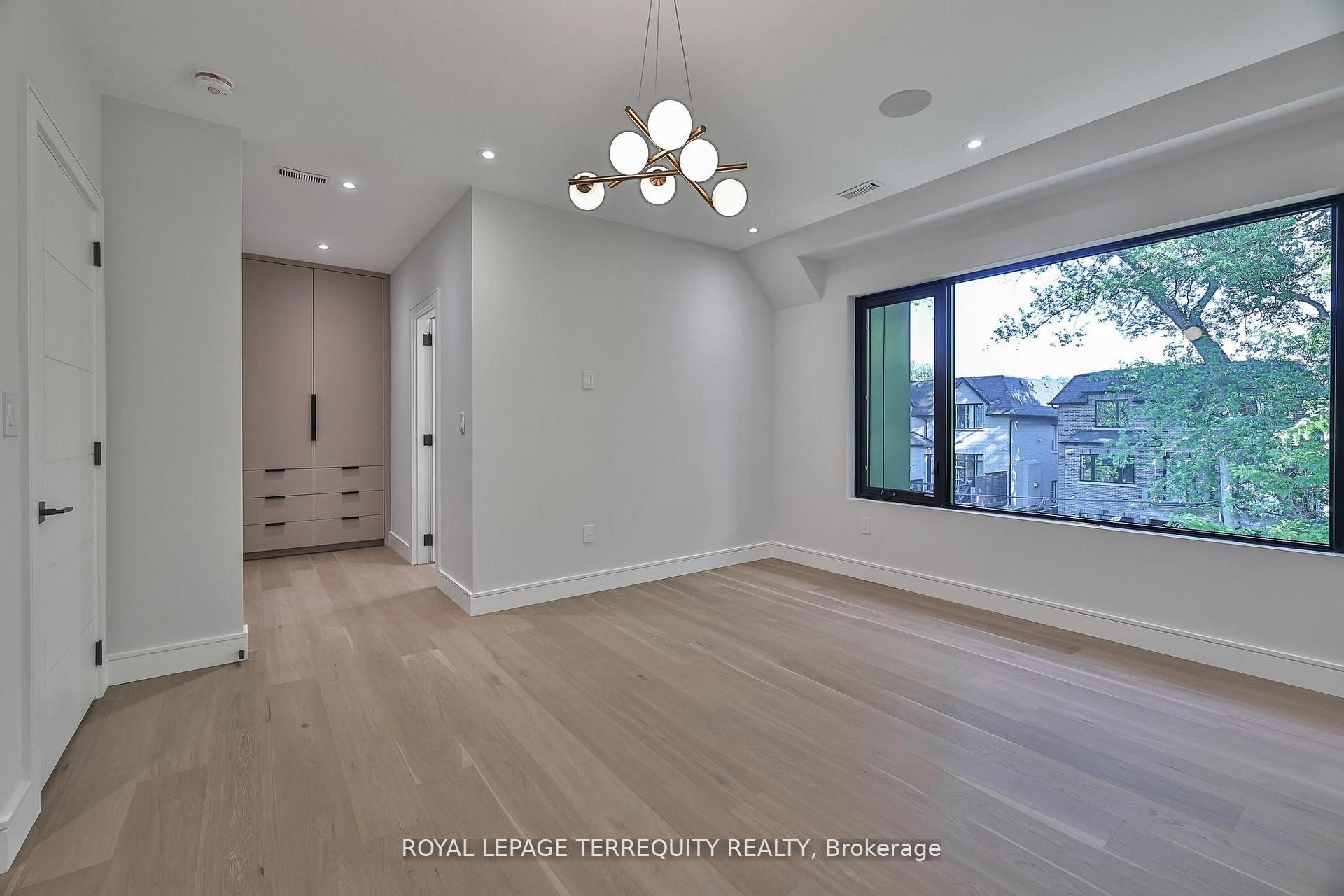 741 Woburn Avenue Property Photo 25