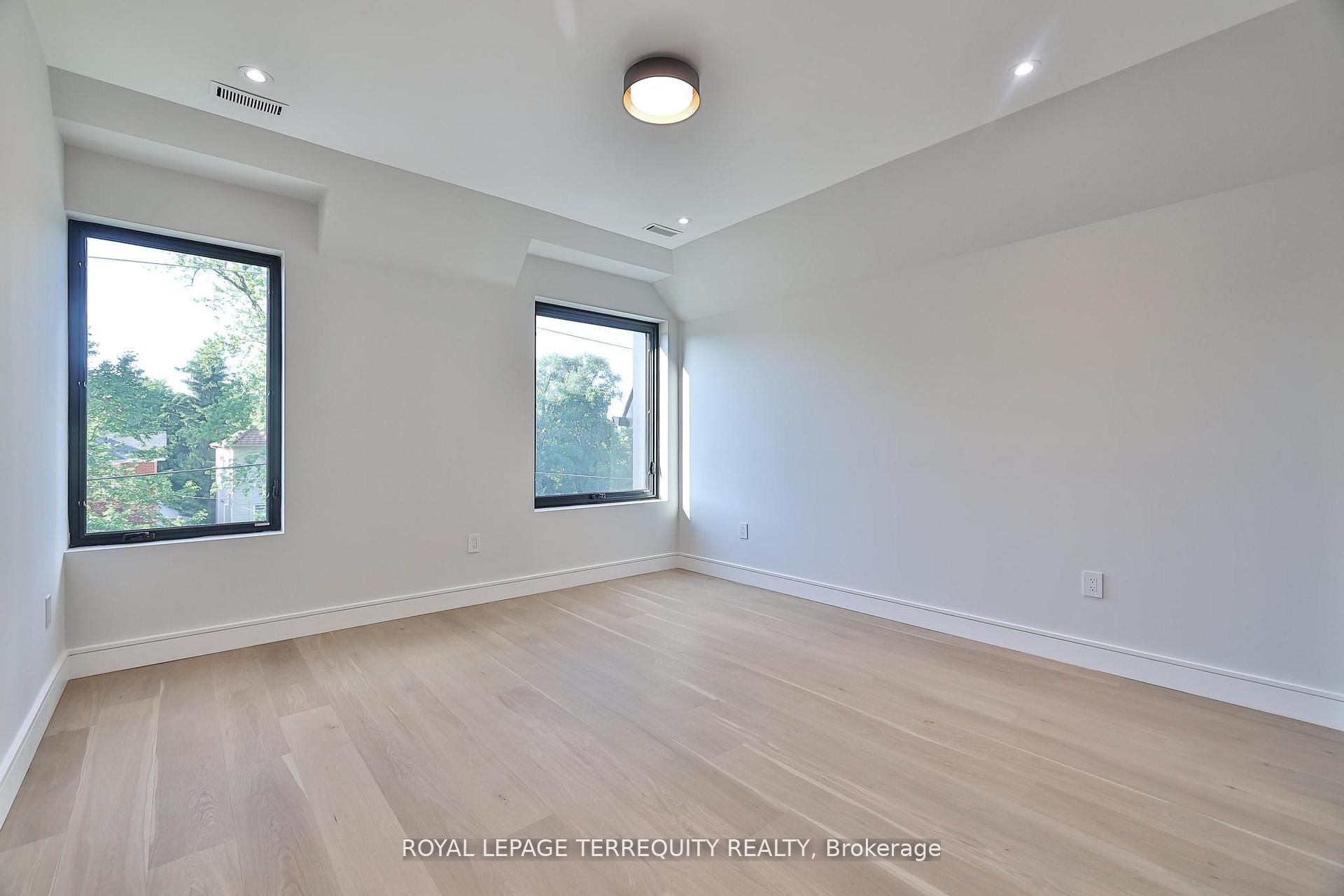 741 Woburn Avenue Property Photo 33