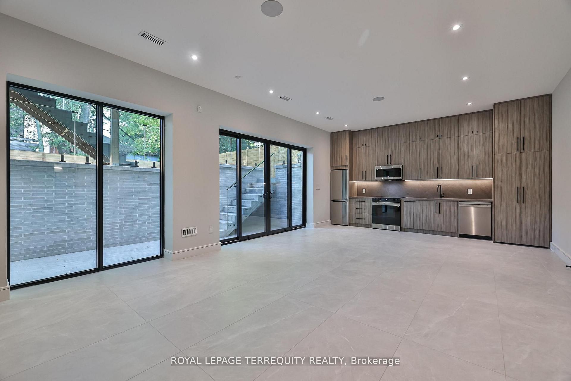 741 Woburn Avenue Property Photo 45