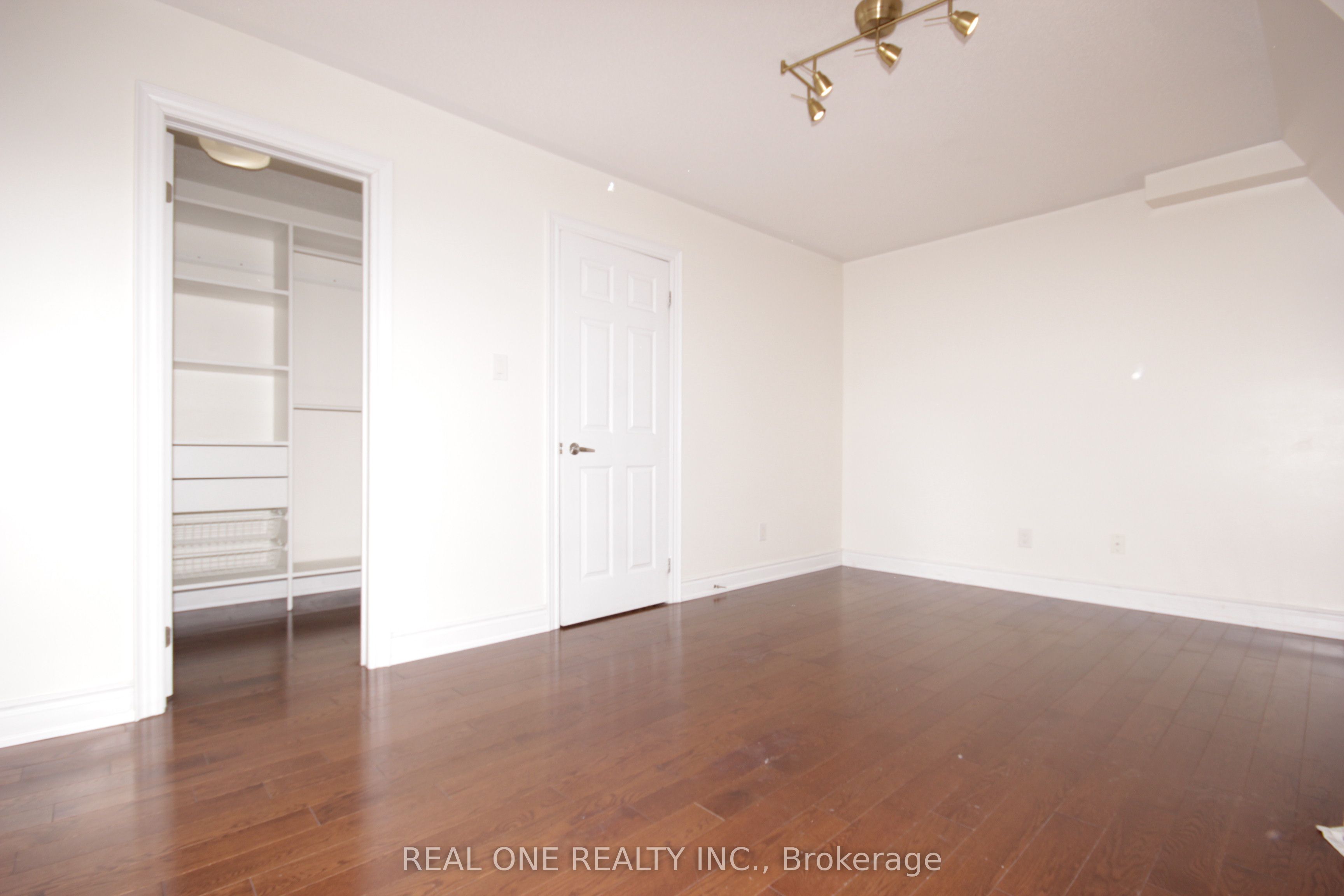 7 Slingsby Lane Property Photo 19