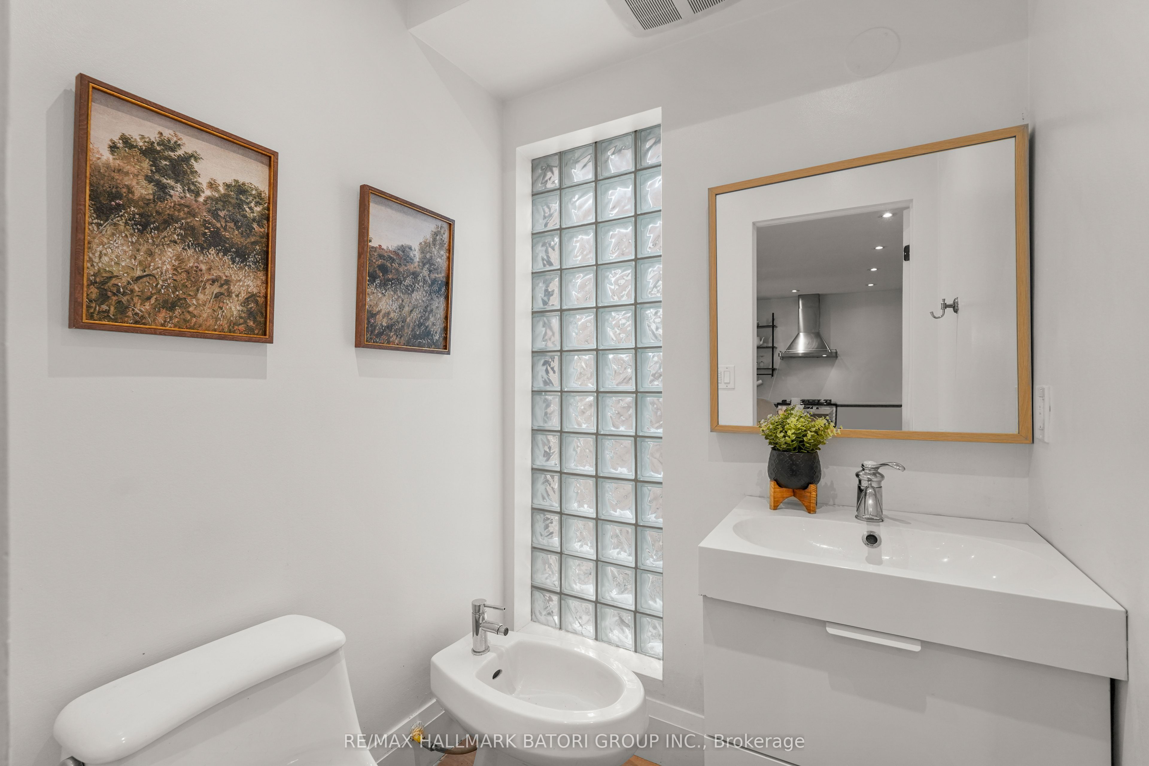 555 Castlefield Avenue Property Photo 8
