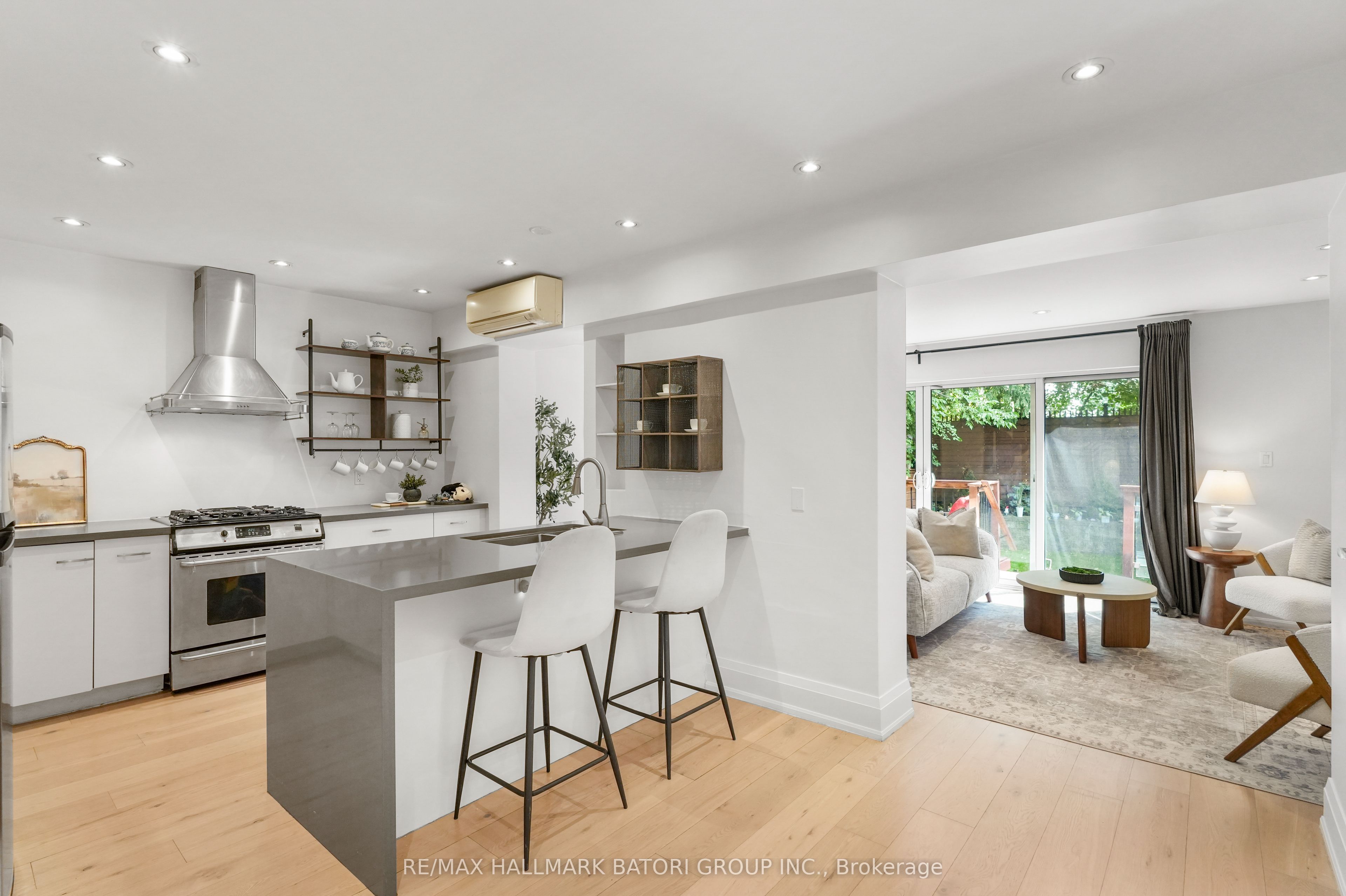555 Castlefield Avenue Property Photo 11