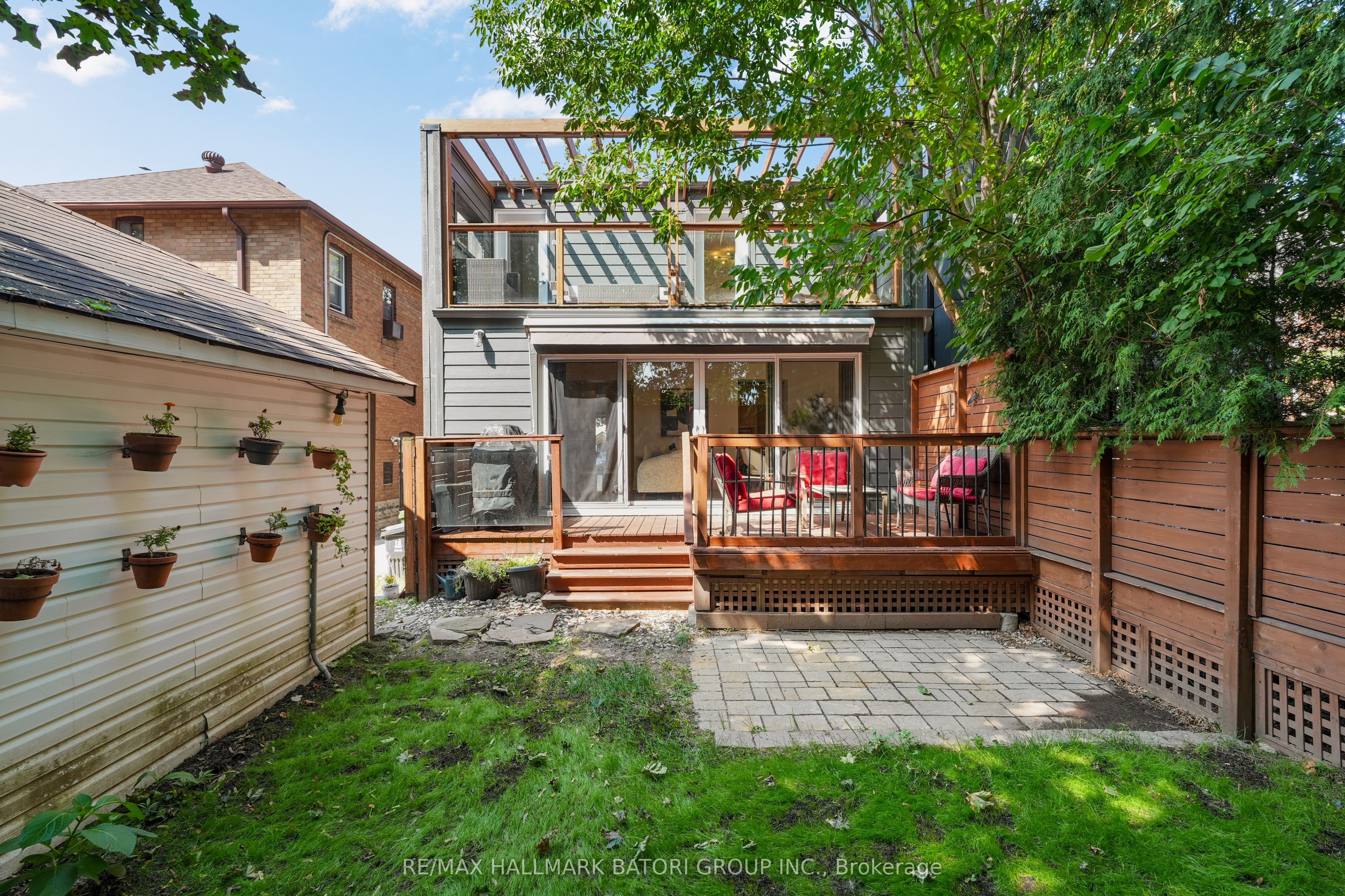 555 Castlefield Avenue Property Photo 33