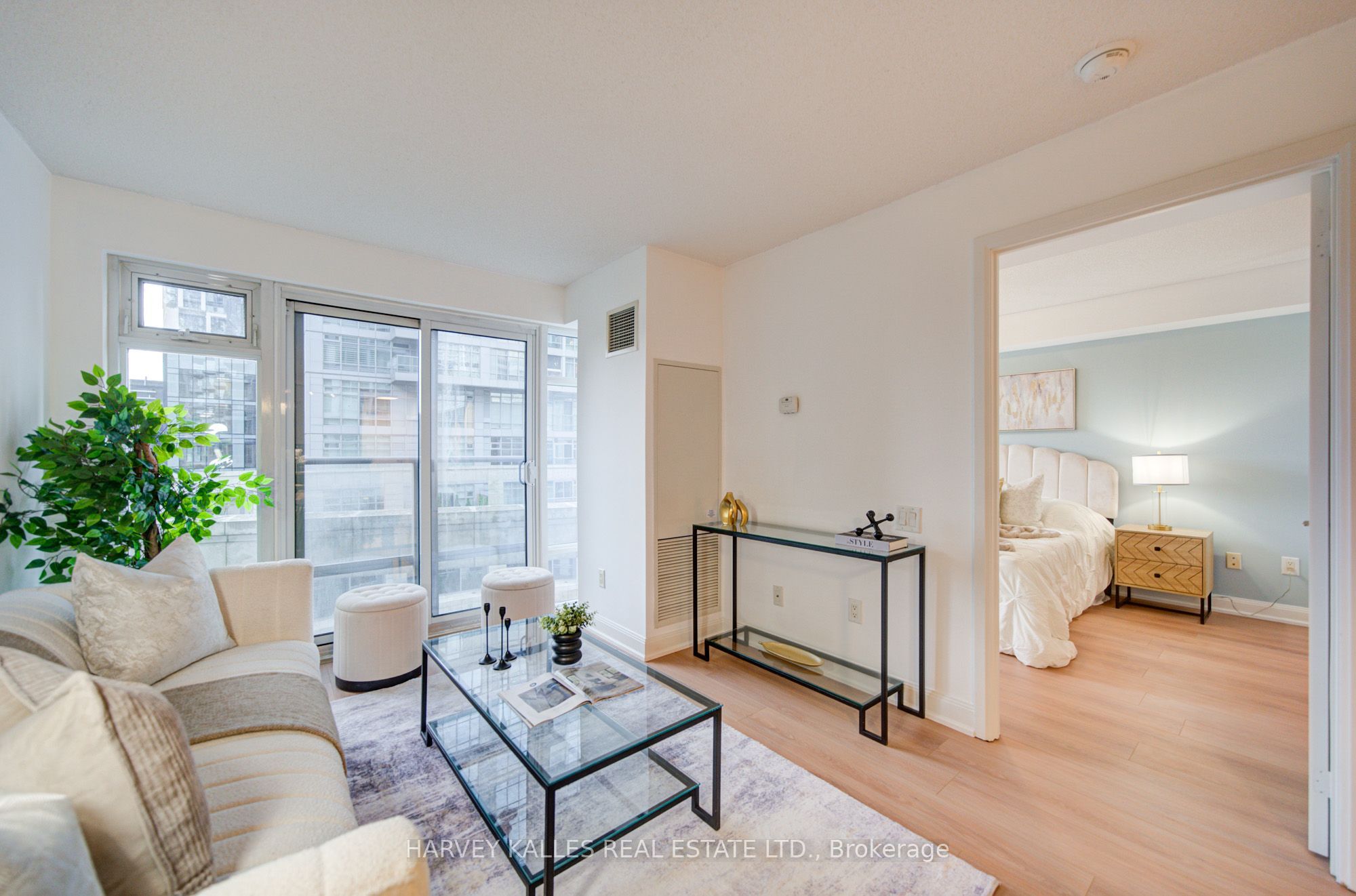 2191 Yonge Street 504 Property Photo 1