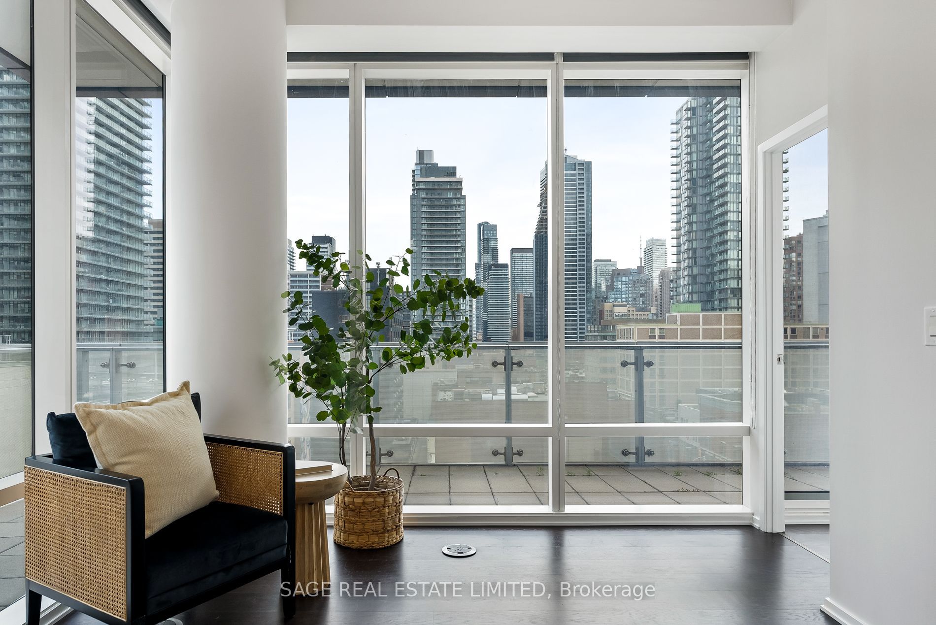 1 Bloor Street E 510 Property Photo 5