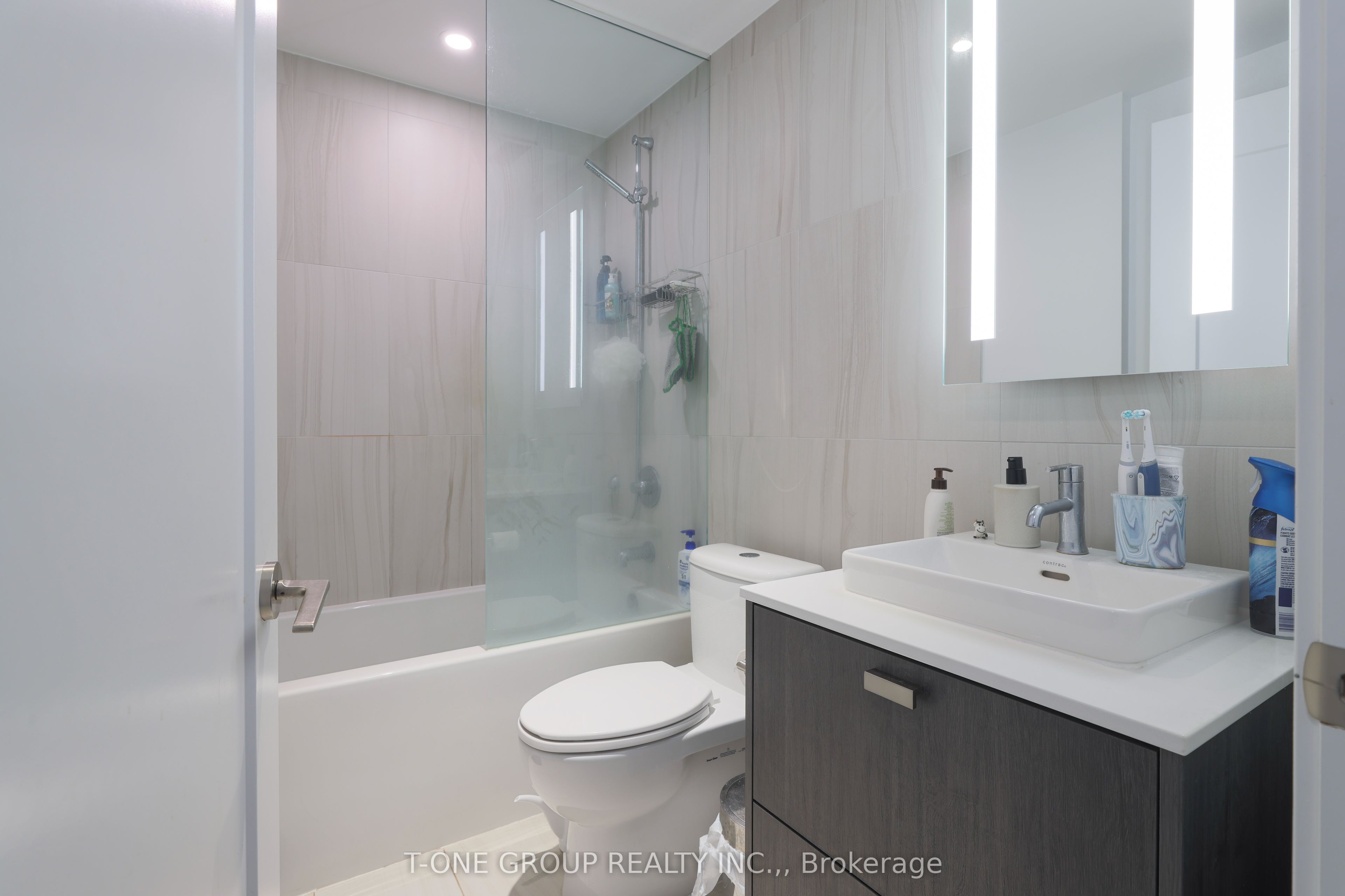 470 Front Street W 815 Property Photo 15