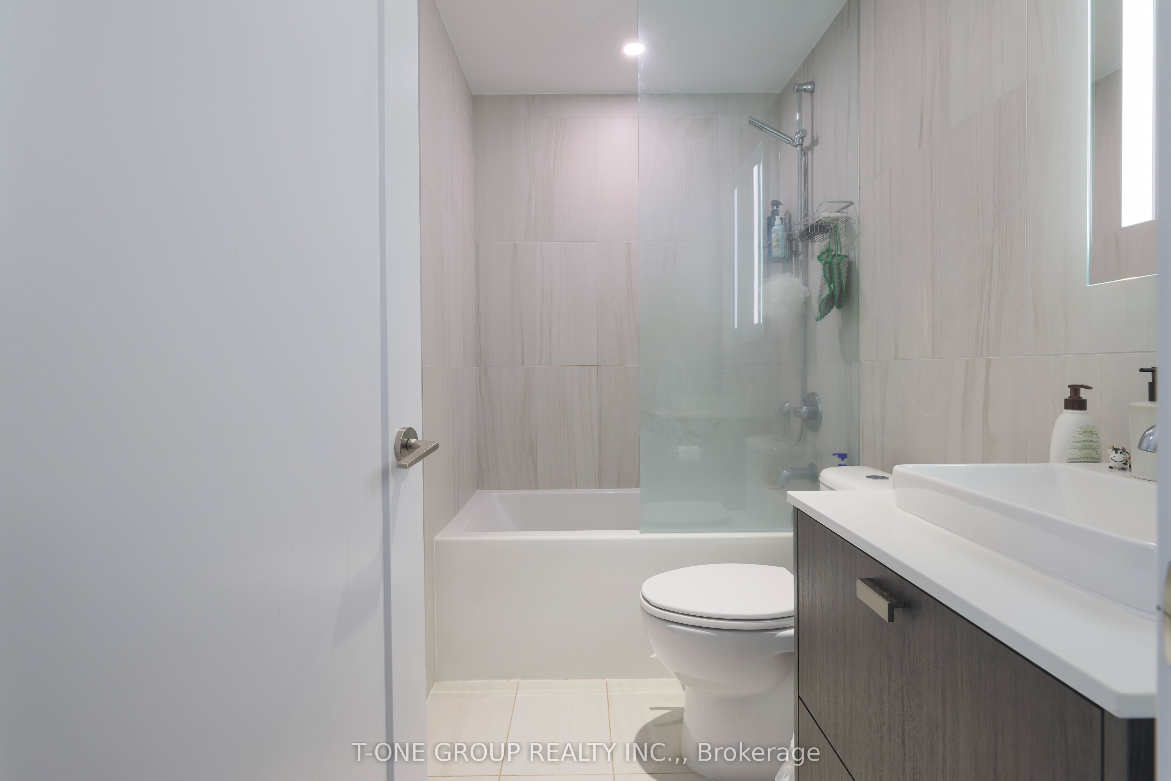 470 Front Street W 815 Property Photo 16