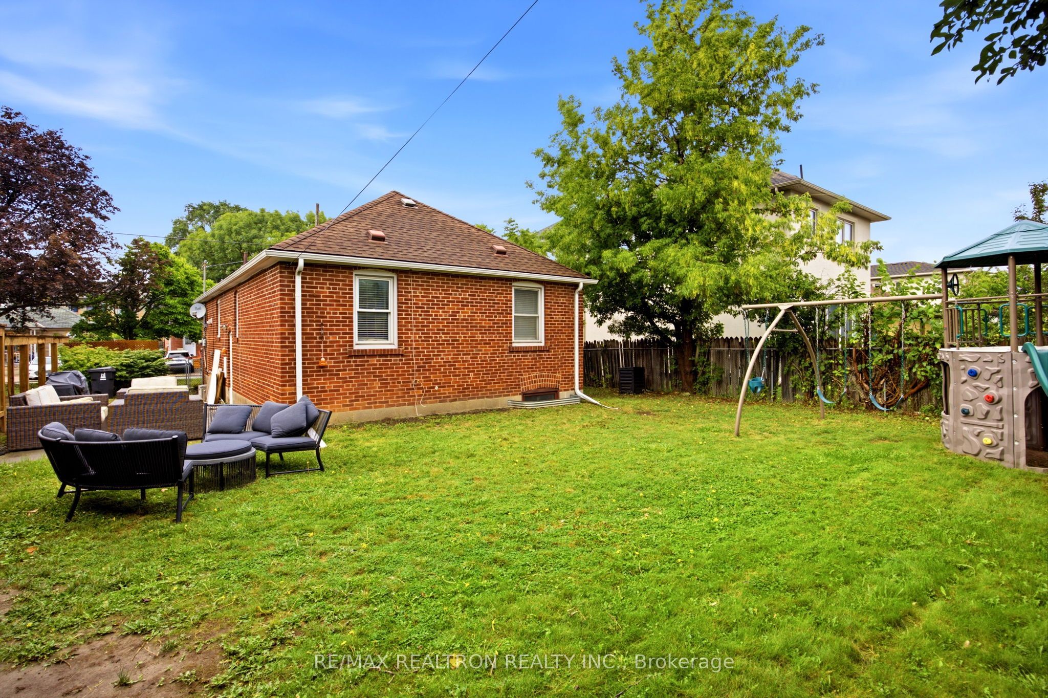 149 Fairholme Avenue Property Photo 17