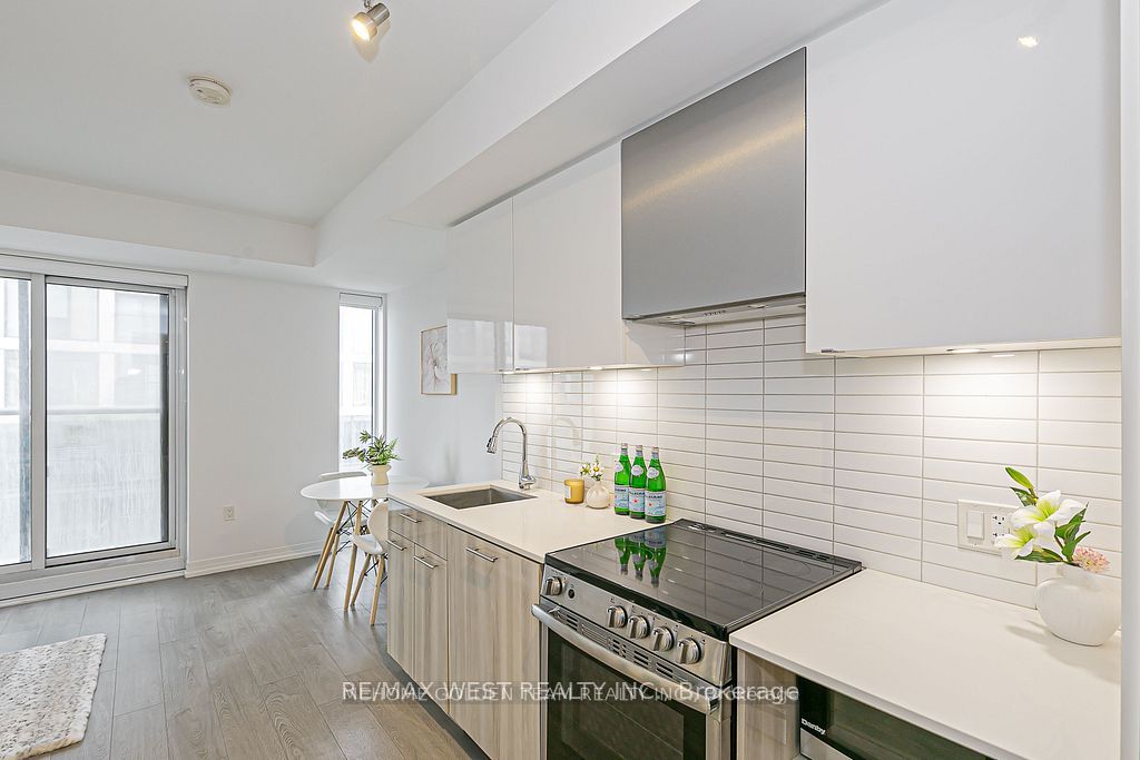 251 Jarvis Street 1124 Property Photo 6