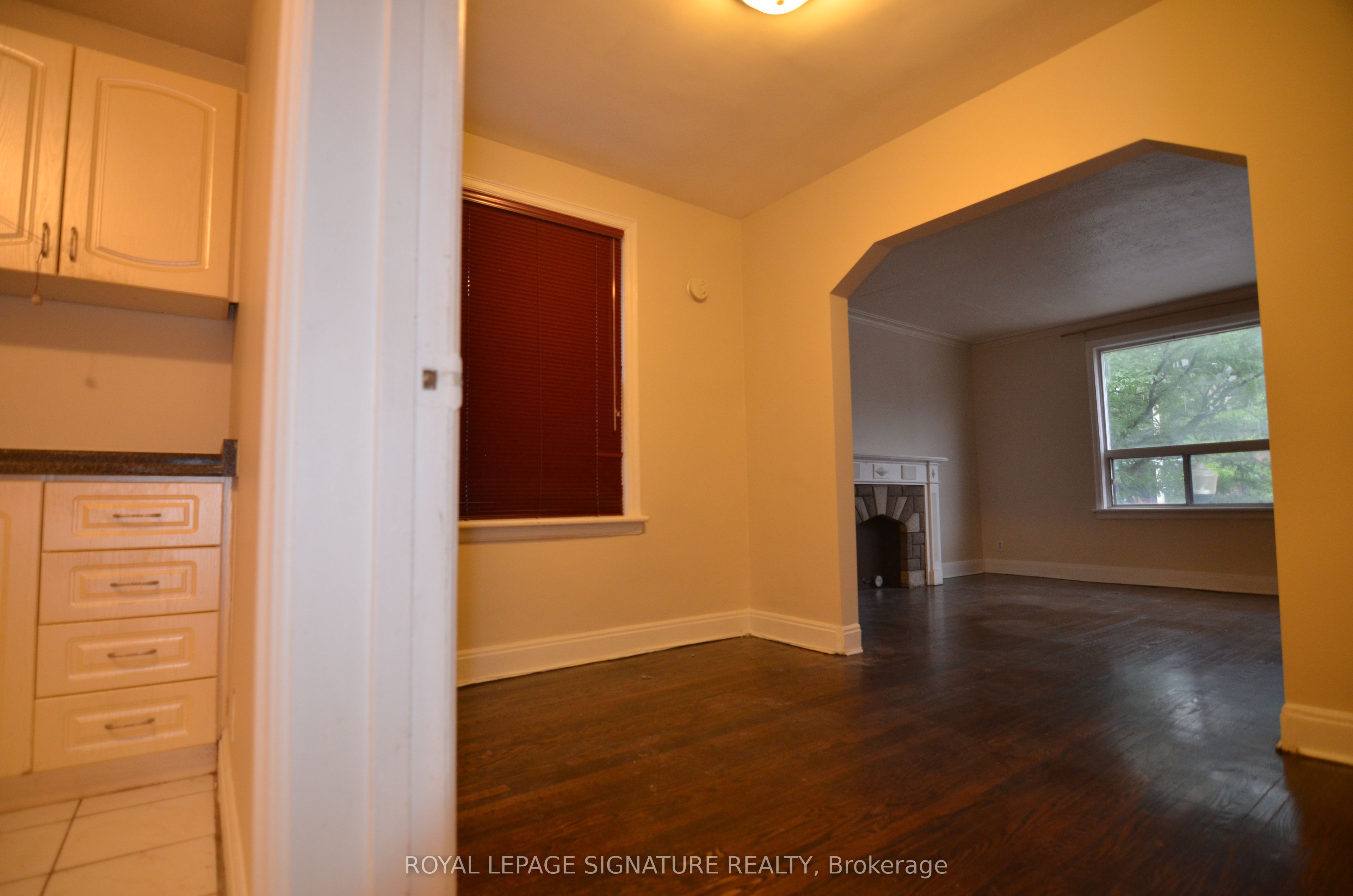 997 Eglinton Avenue W Property Photo 3