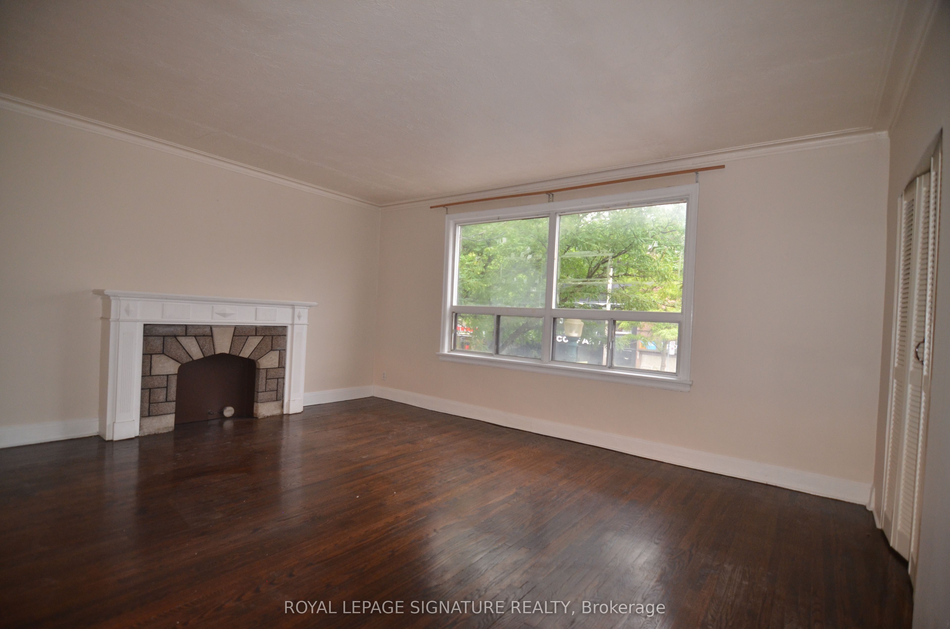 997 Eglinton Avenue W Property Photo 9
