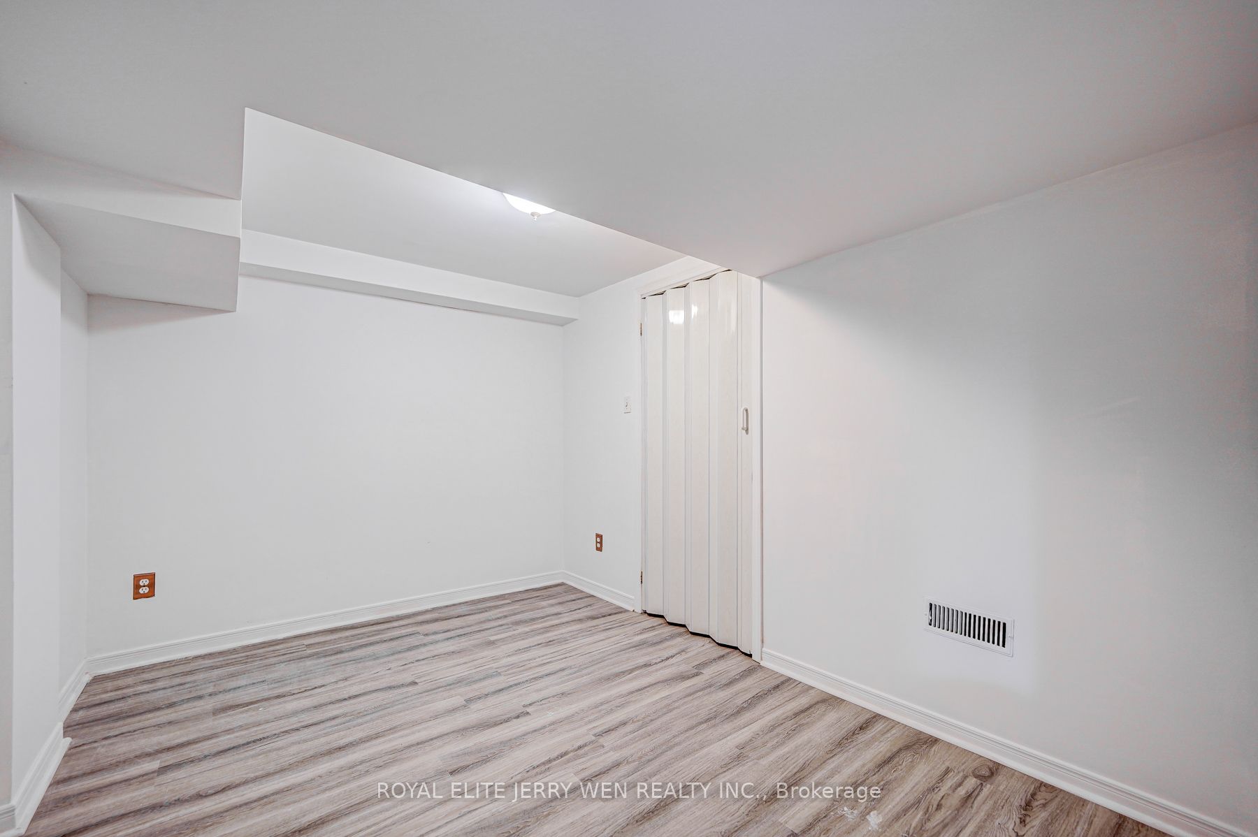171 Lawrence Avenue W Basemt Property Photo 4