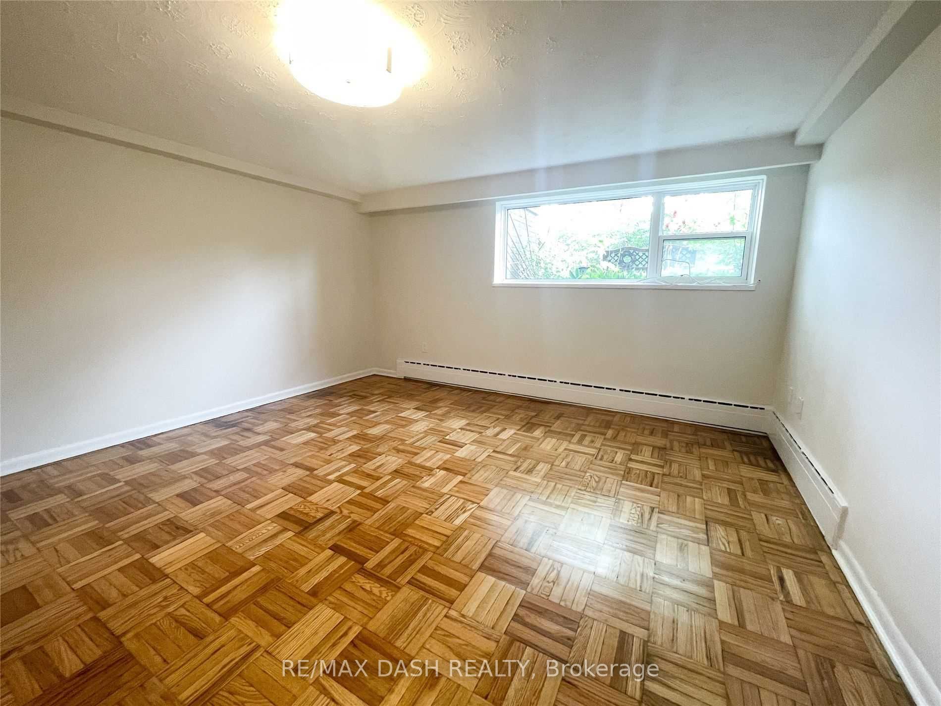 79 Greensides Avenue Lower Property Photo 6