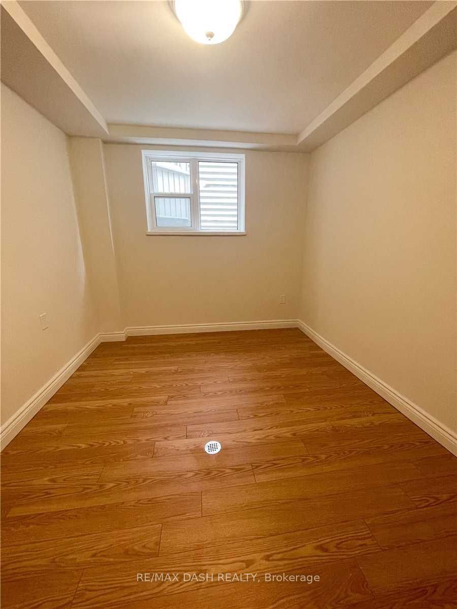 79 Greensides Avenue Lower Property Photo 7