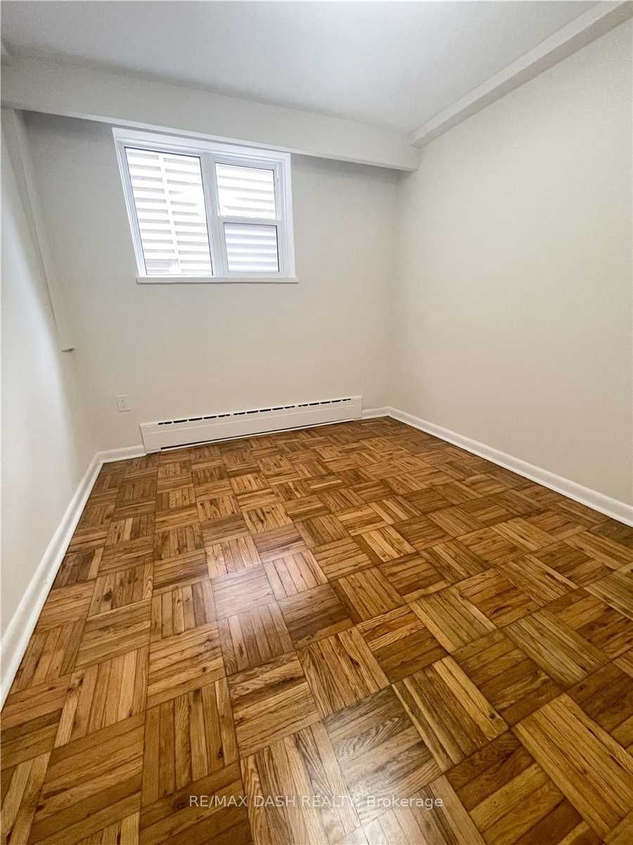 79 Greensides Avenue Lower Property Photo 8
