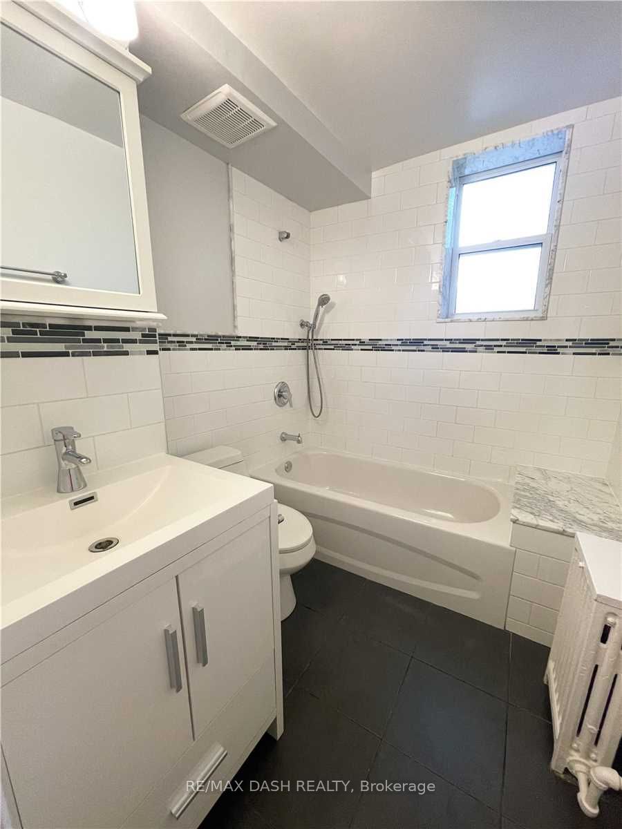 79 Greensides Avenue Lower Property Photo 9