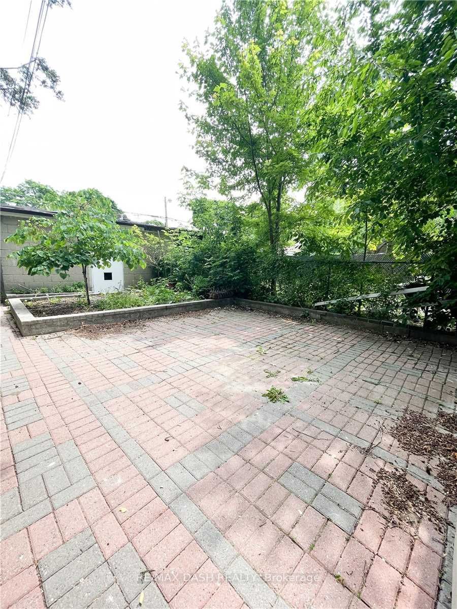 79 Greensides Avenue Lower Property Photo 10