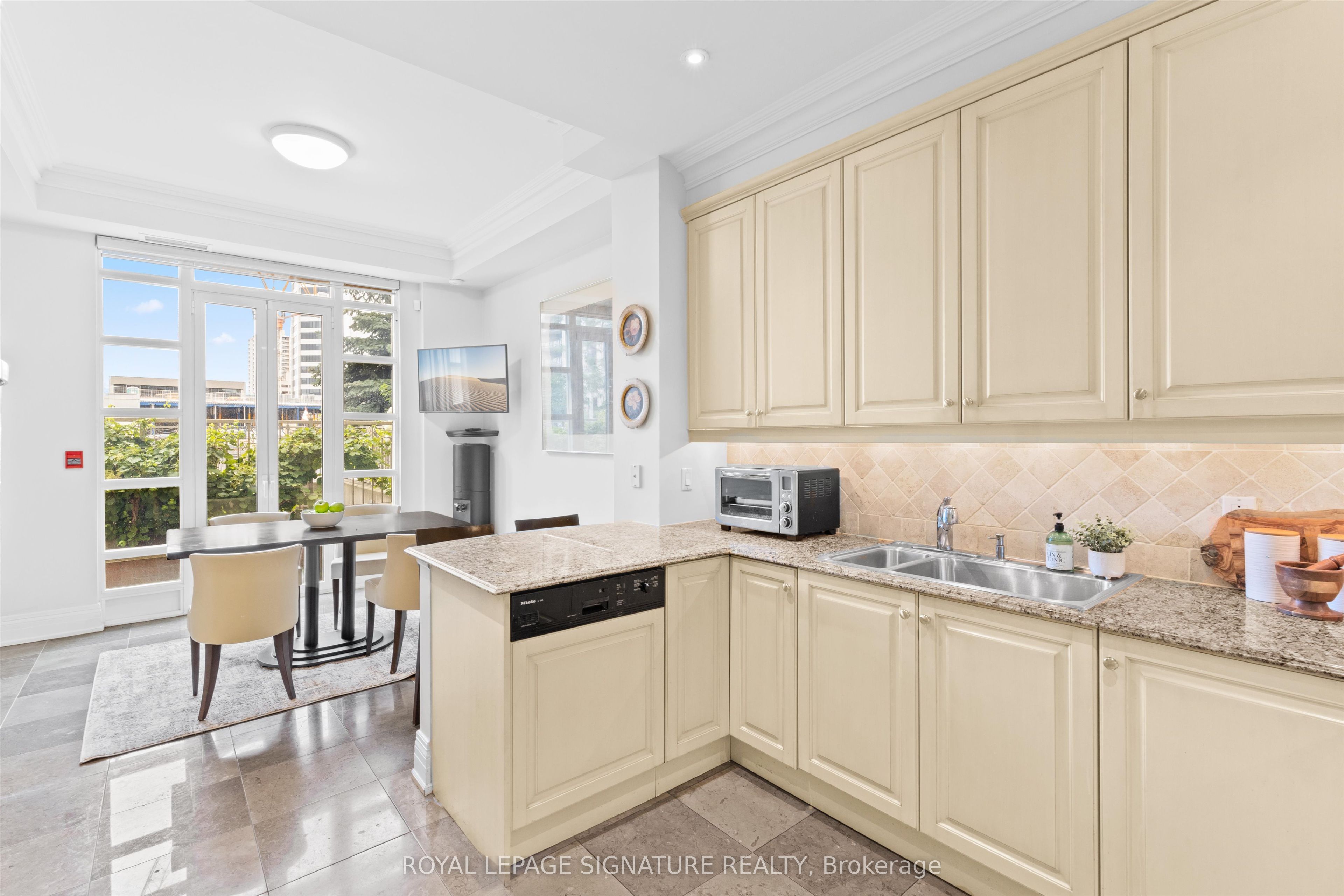 33 Delisle Avenue 108 Property Photo 15