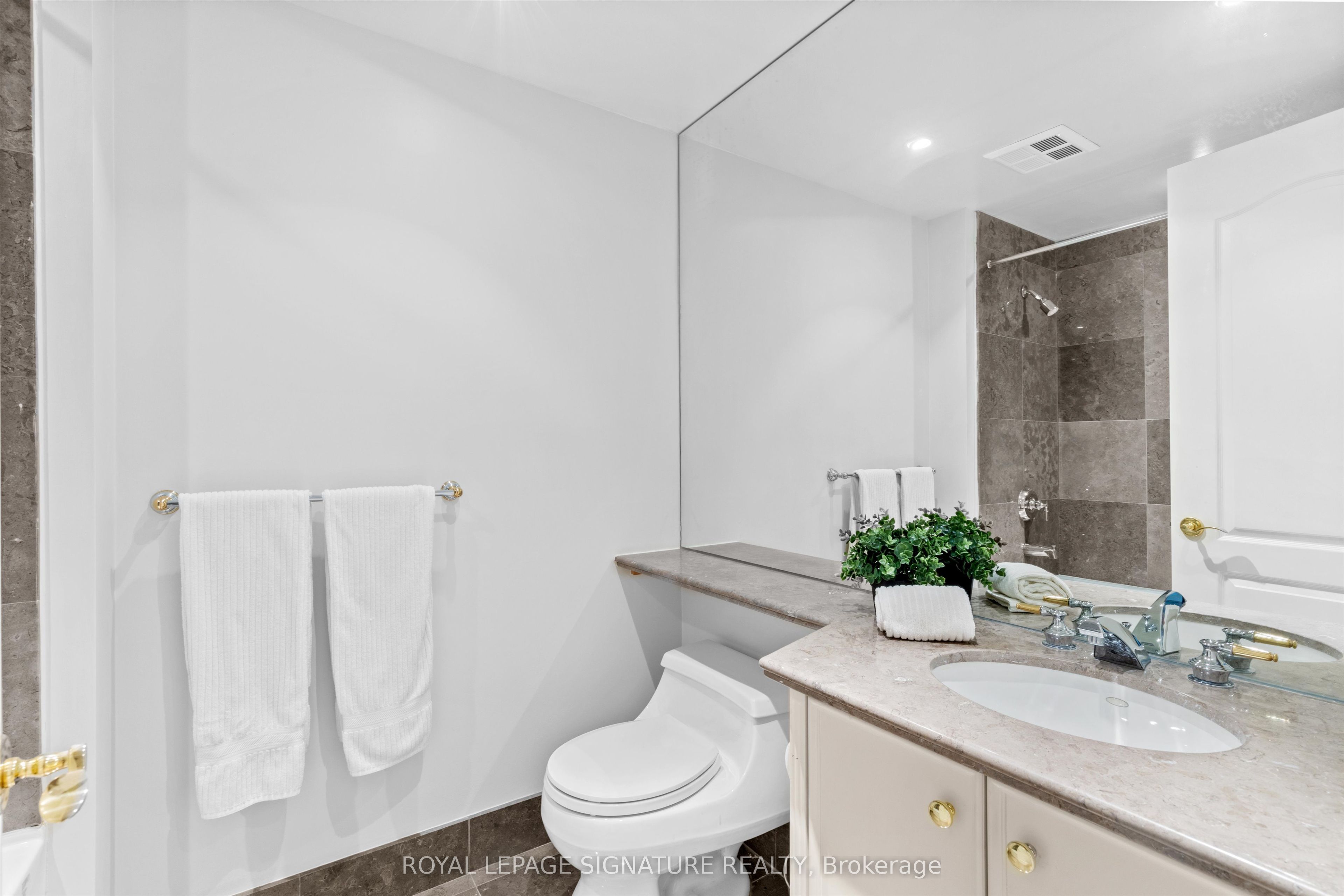 33 Delisle Avenue 108 Property Photo 27