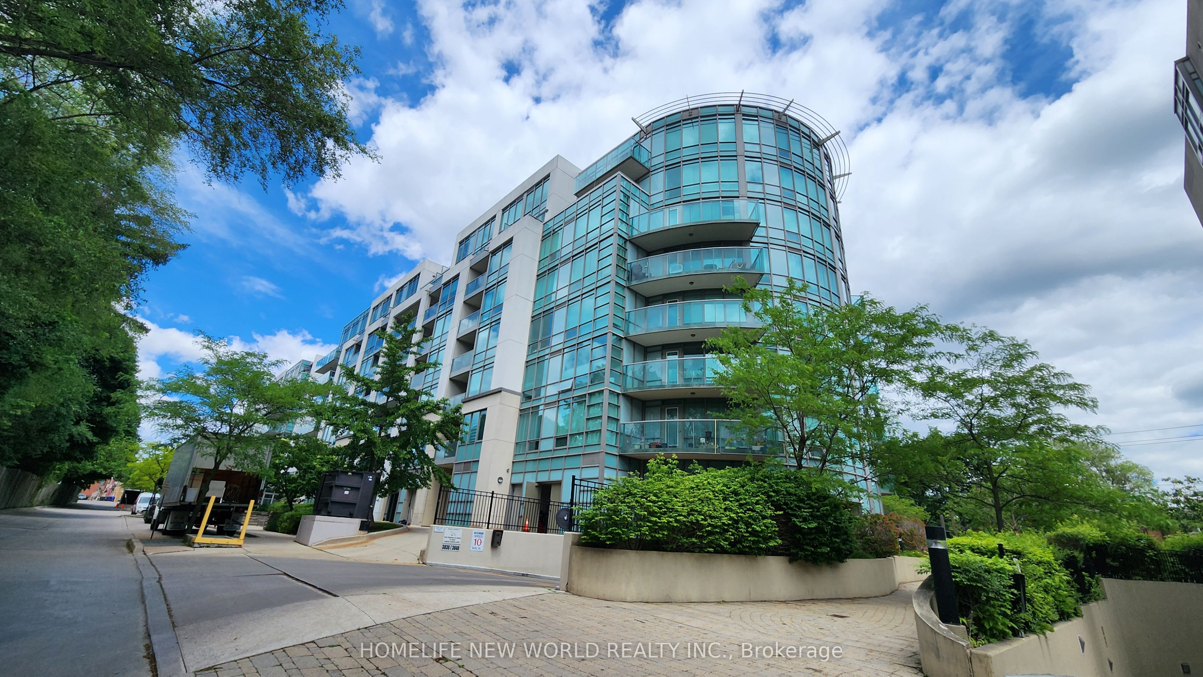 3830 Bathurst Street 404 Property Photo 1