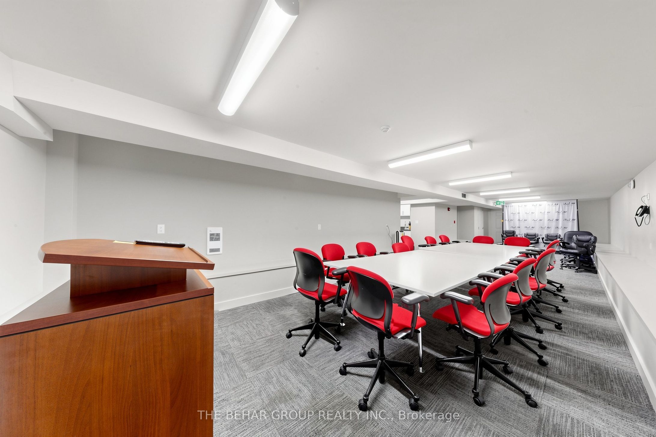 1911 Avenue Road Ground + Lower Level Property Photo 6