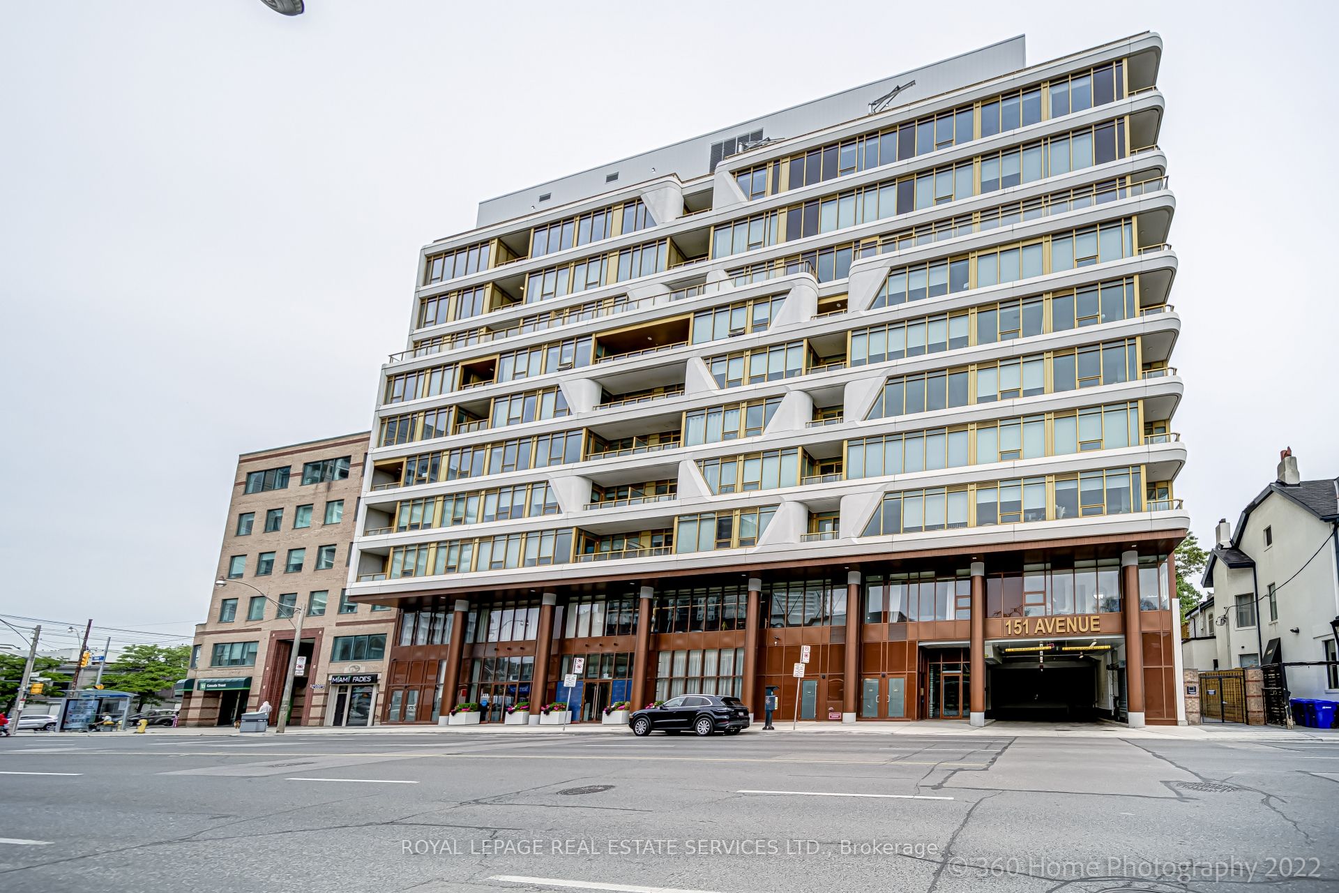 151 Avenue Road 405 Property Photo 1
