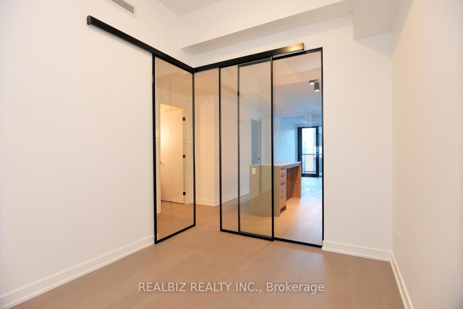 91 Montclair Avenue 823 Property Photo 11