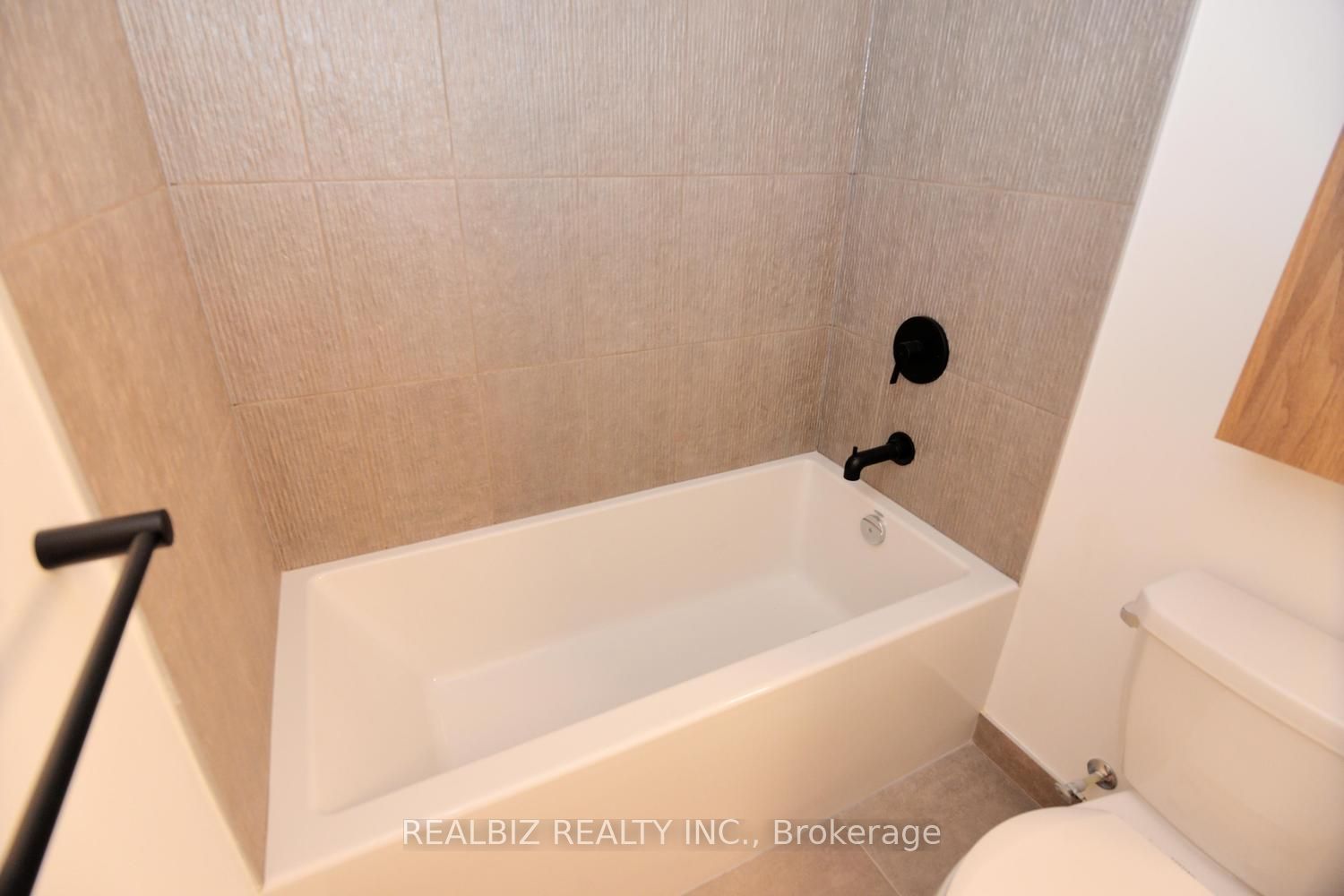91 Montclair Avenue 823 Property Photo 12