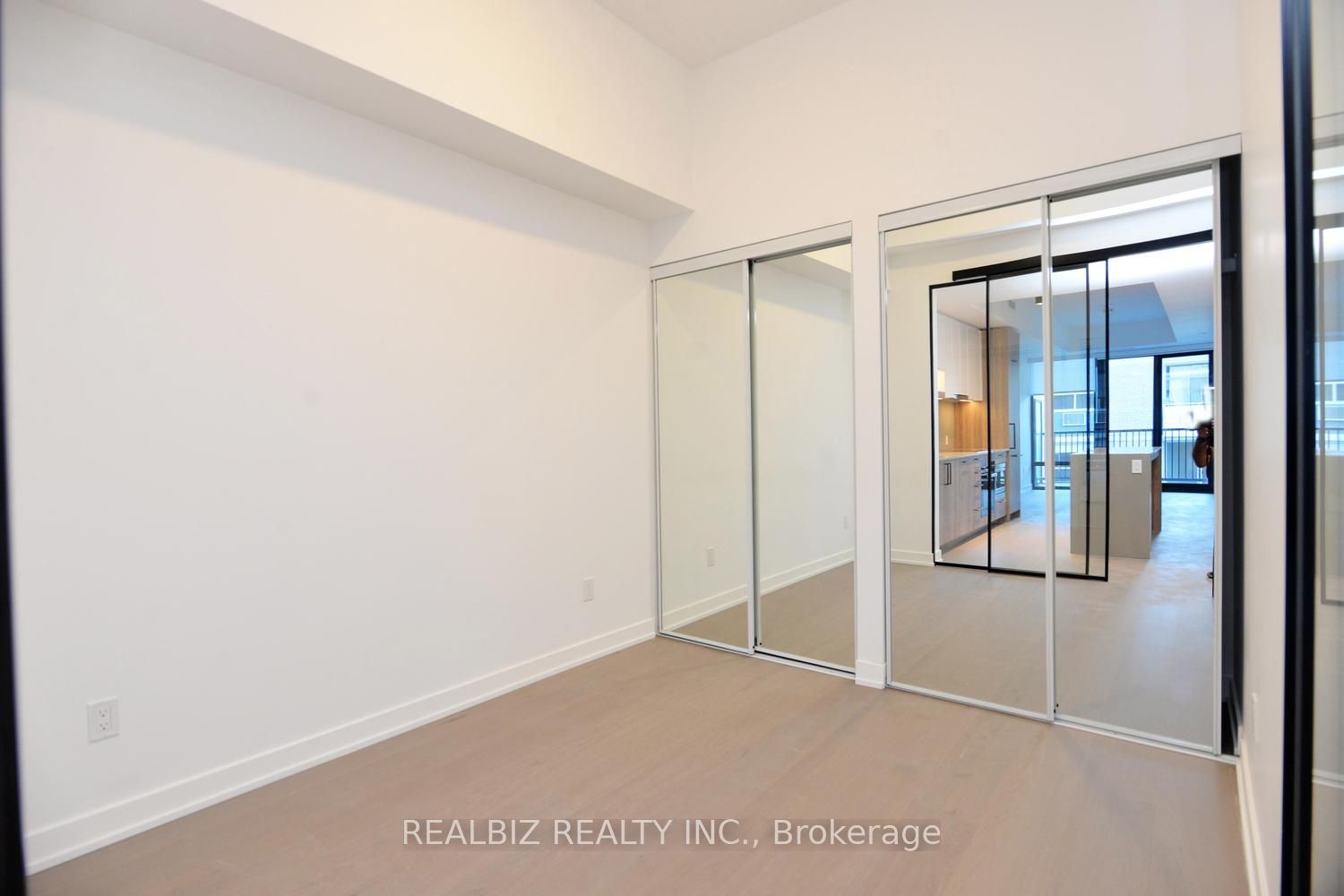 91 Montclair Avenue 823 Property Photo 16