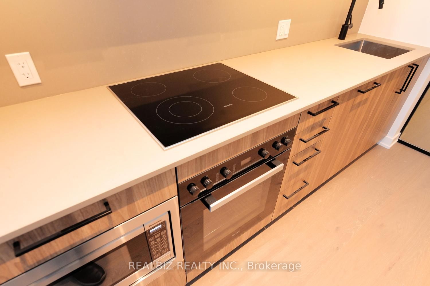 91 Montclair Avenue 823 Property Photo 24