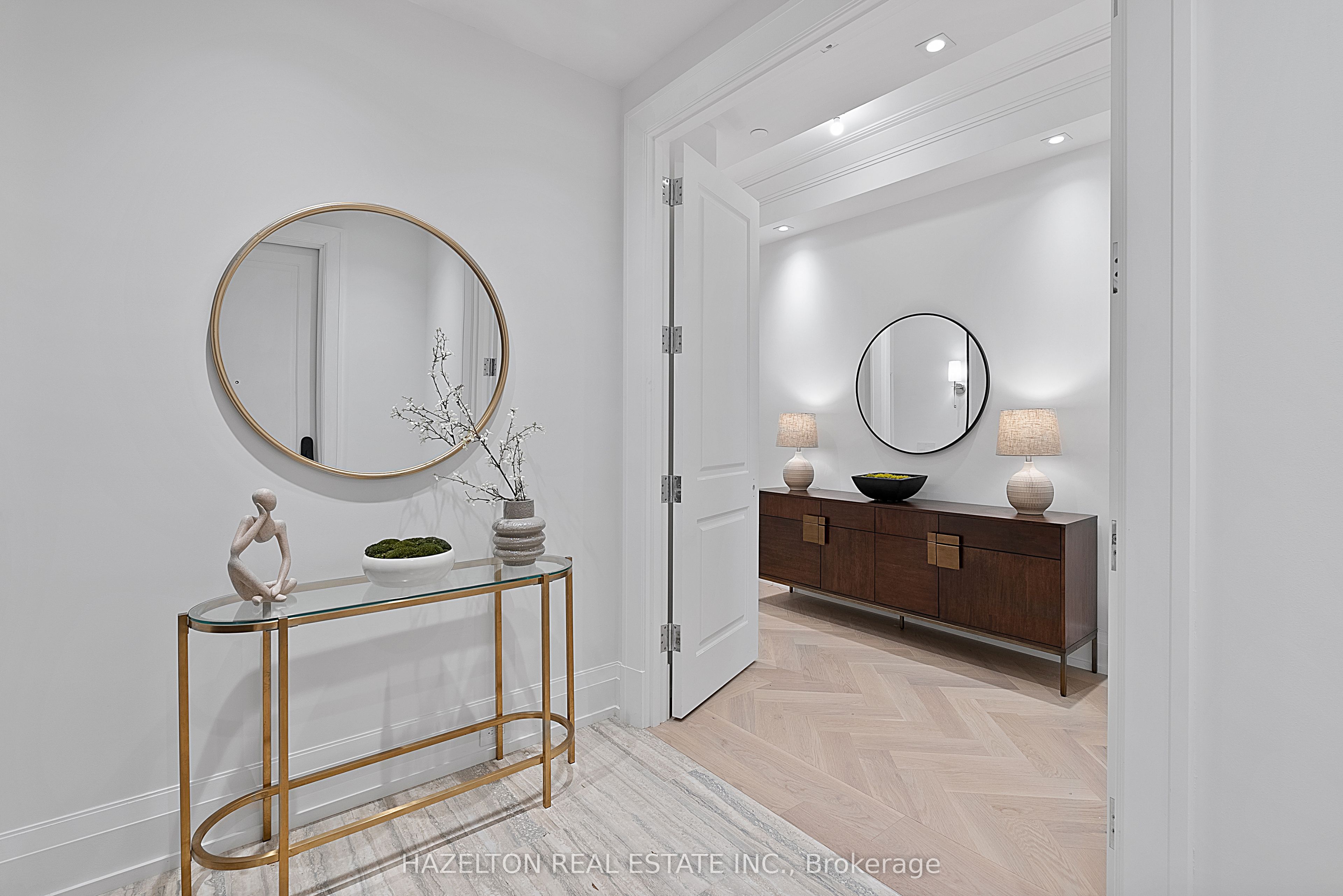 77 Clarendon Avenue 205 Property Photo 2