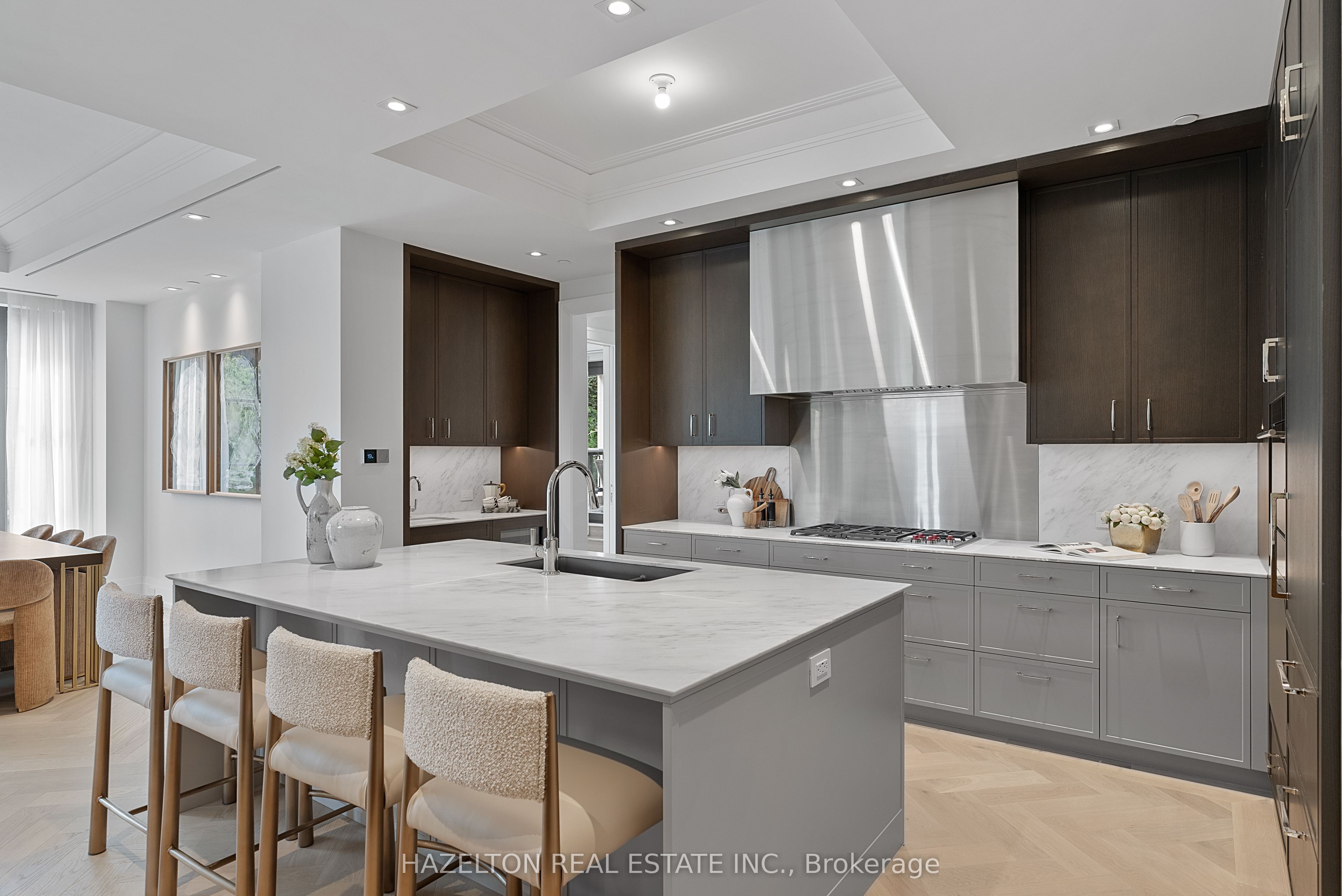 77 Clarendon Avenue 205 Property Photo 8