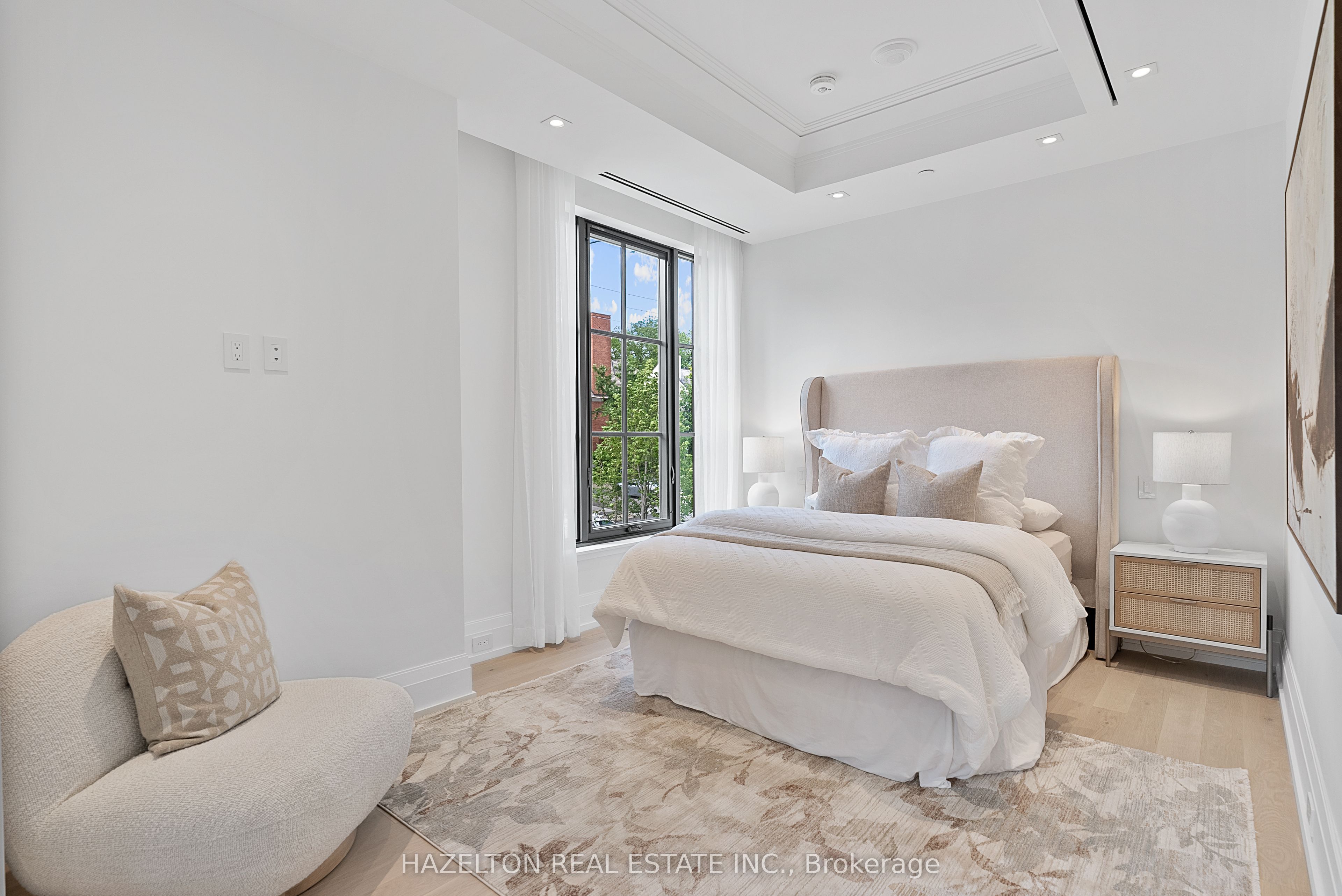 77 Clarendon Avenue 205 Property Photo 17