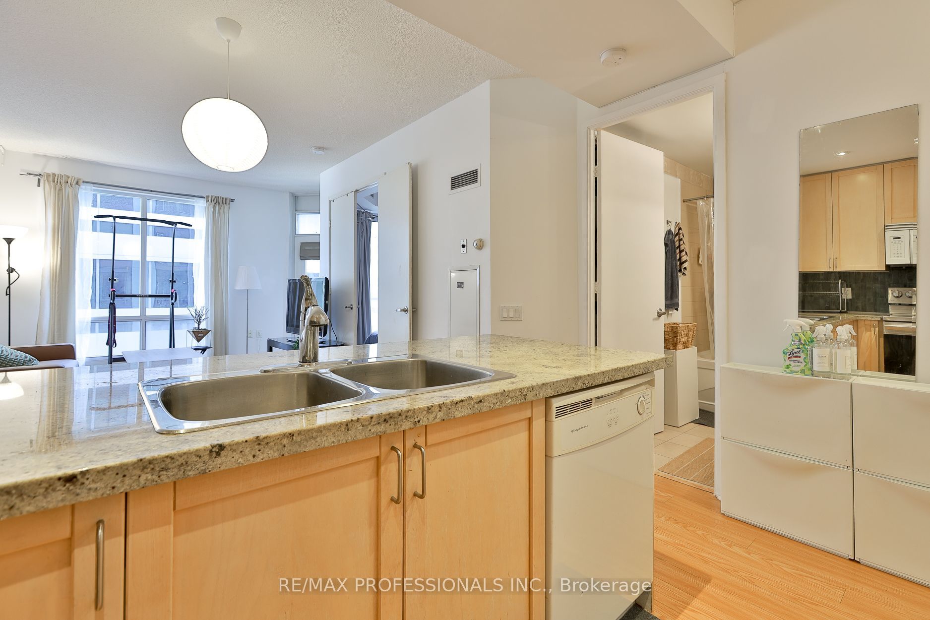 85 Bloor Street E 1608 Property Photo 7