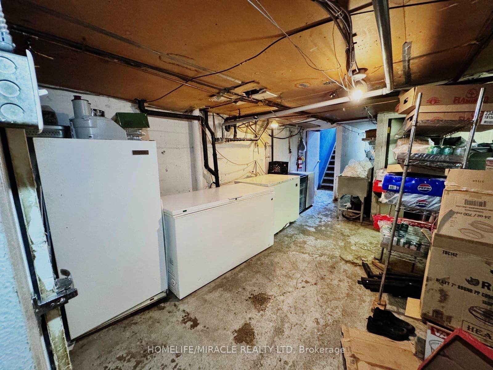 1753 Avenue Road Property Photo 7