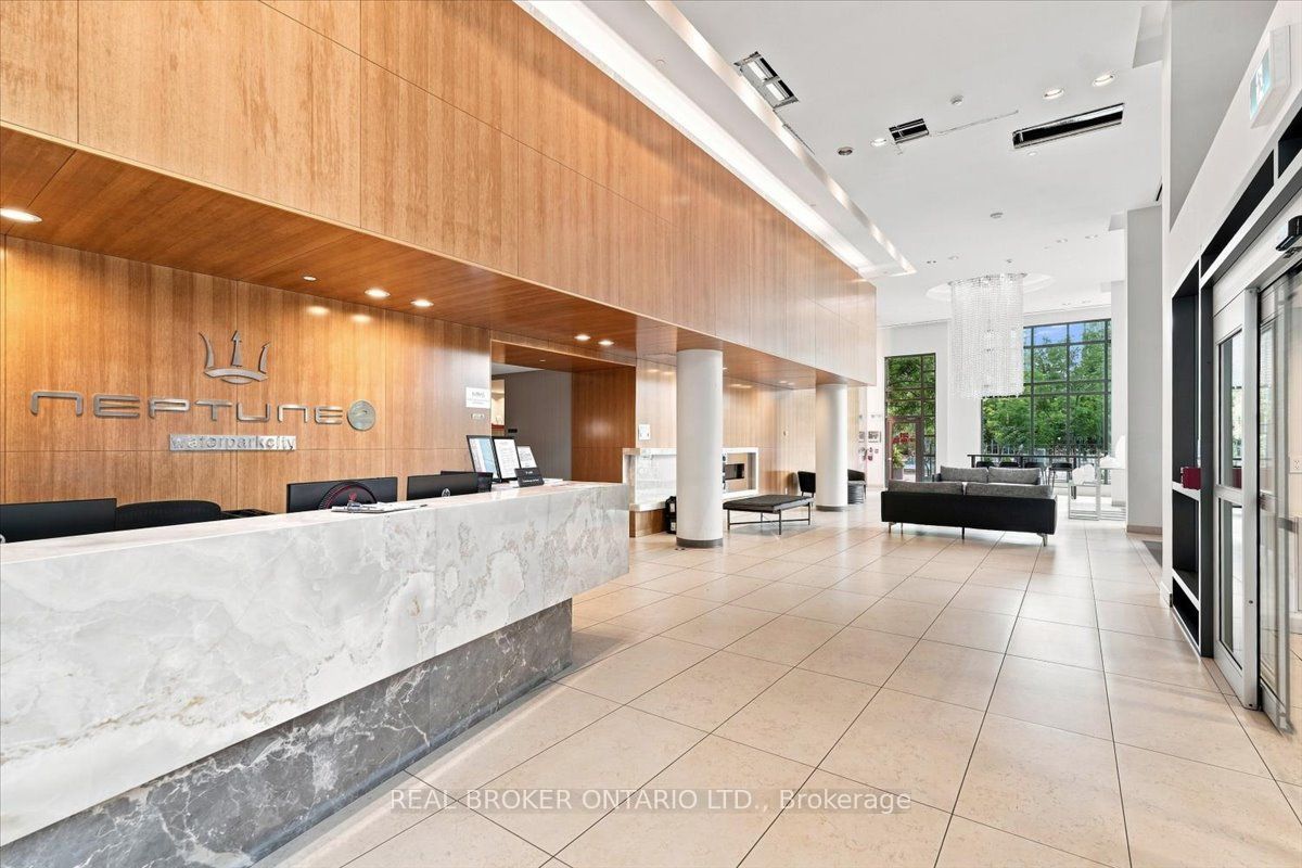 209 Fort York Boulevard 1468 Property Photo 2
