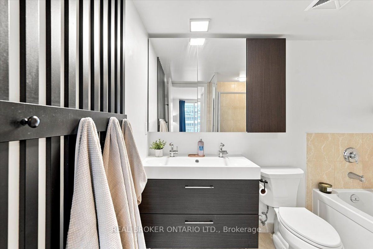 209 Fort York Boulevard 1468 Property Photo 17