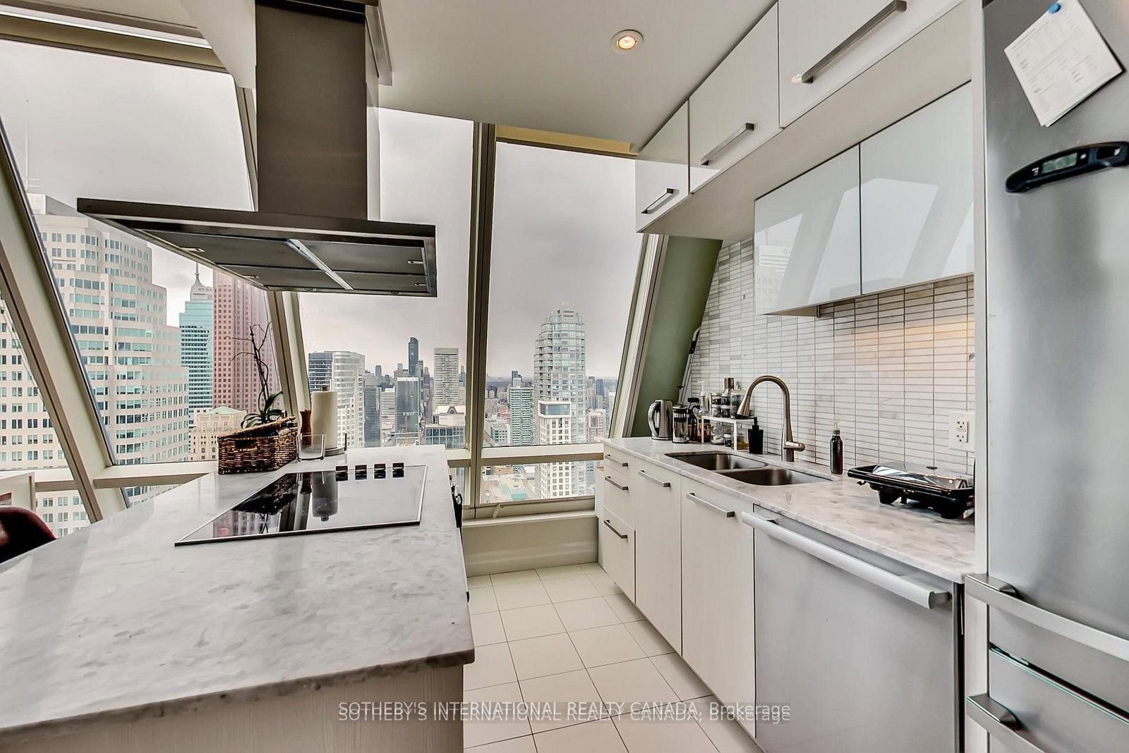 8 The Esplanade 5504 Property Photo 7