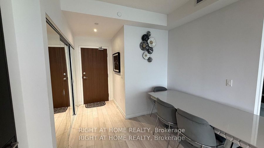 115 Mcmahon Drive 1005 Property Photo 7