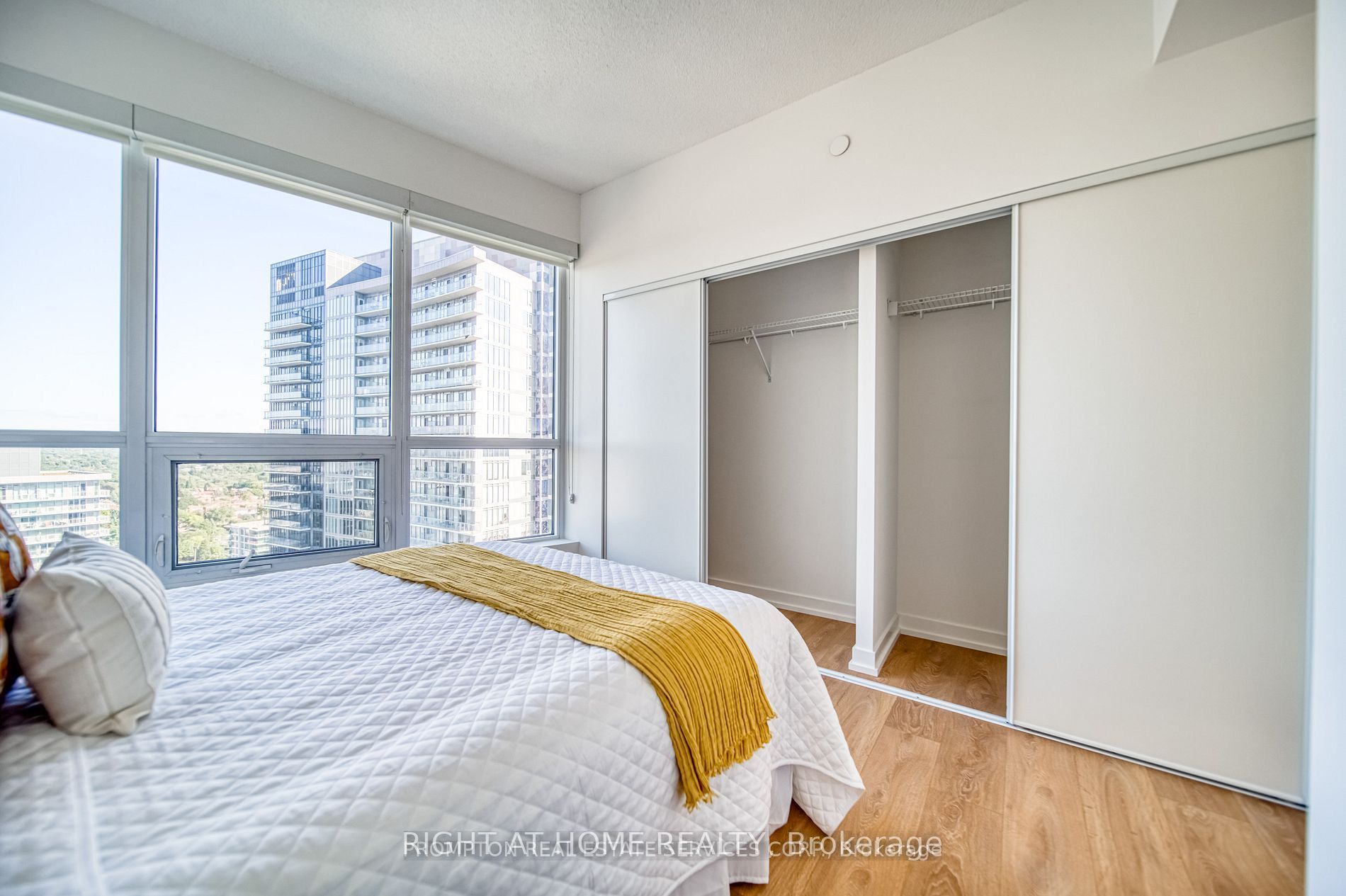 115 Mcmahon Drive 1005 Property Photo 12