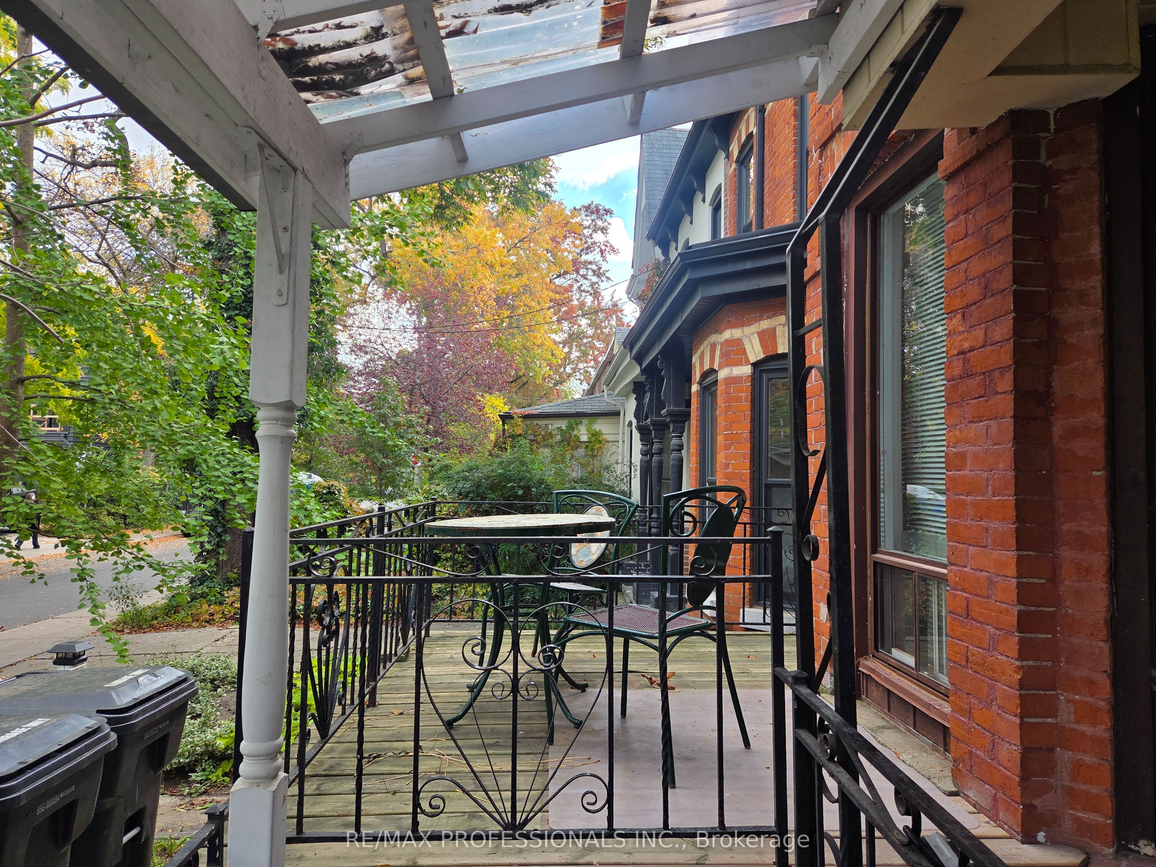 150 Robert Street Main Level Property Photo 3