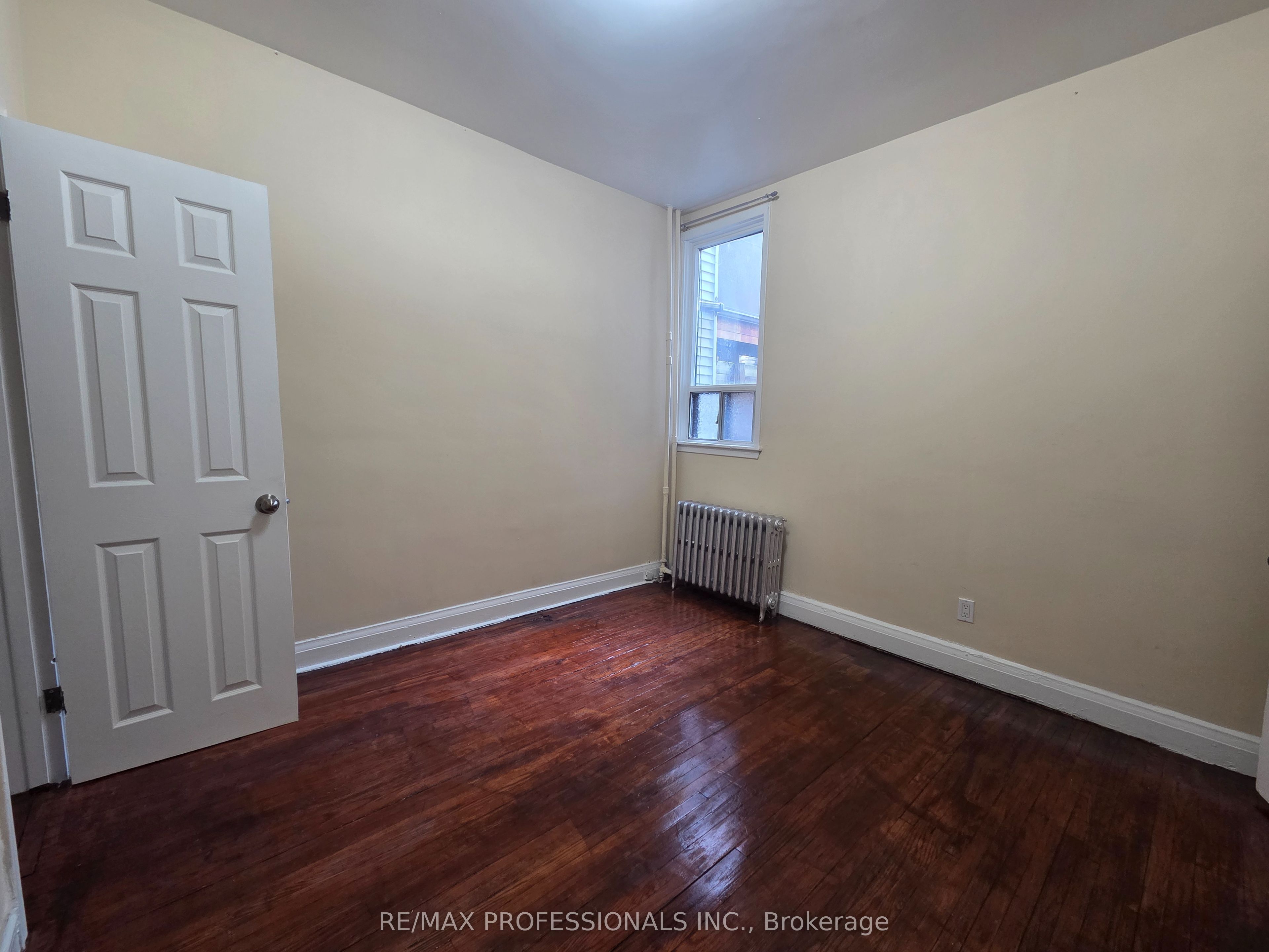 150 Robert Street Main Level Property Photo 4