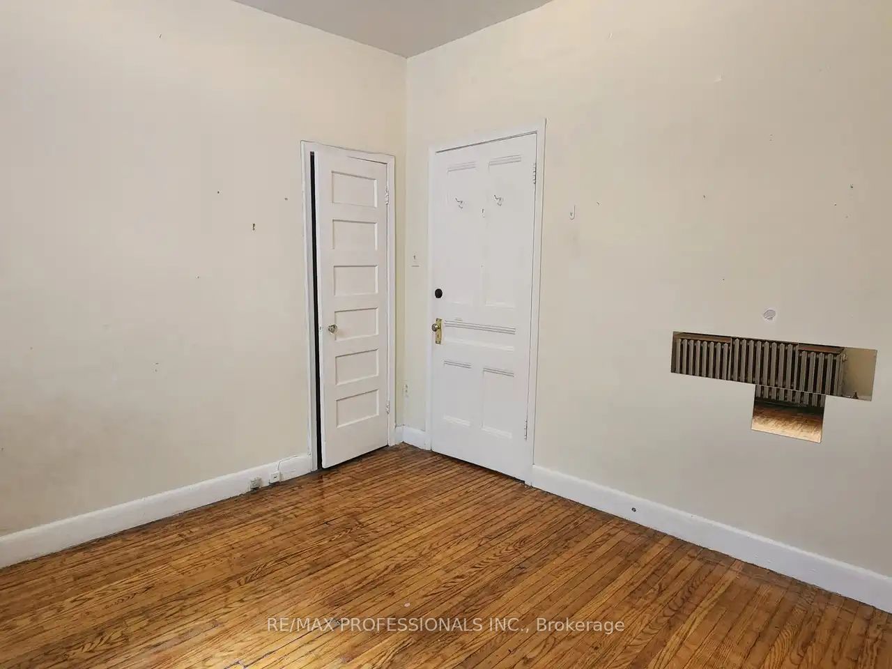 150 Robert Street Main Level Property Photo 5