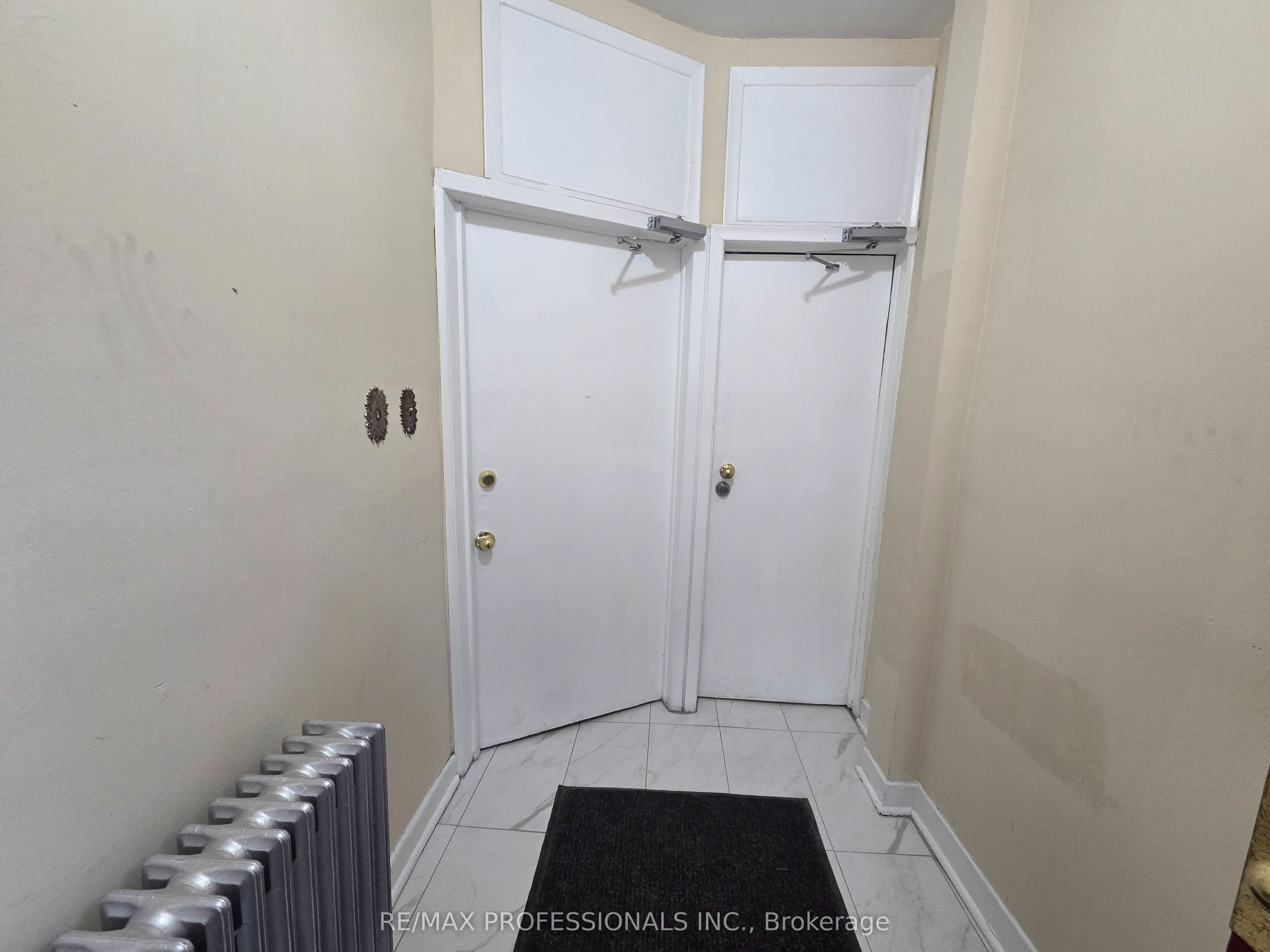 150 Robert Street Main Level Property Photo 5