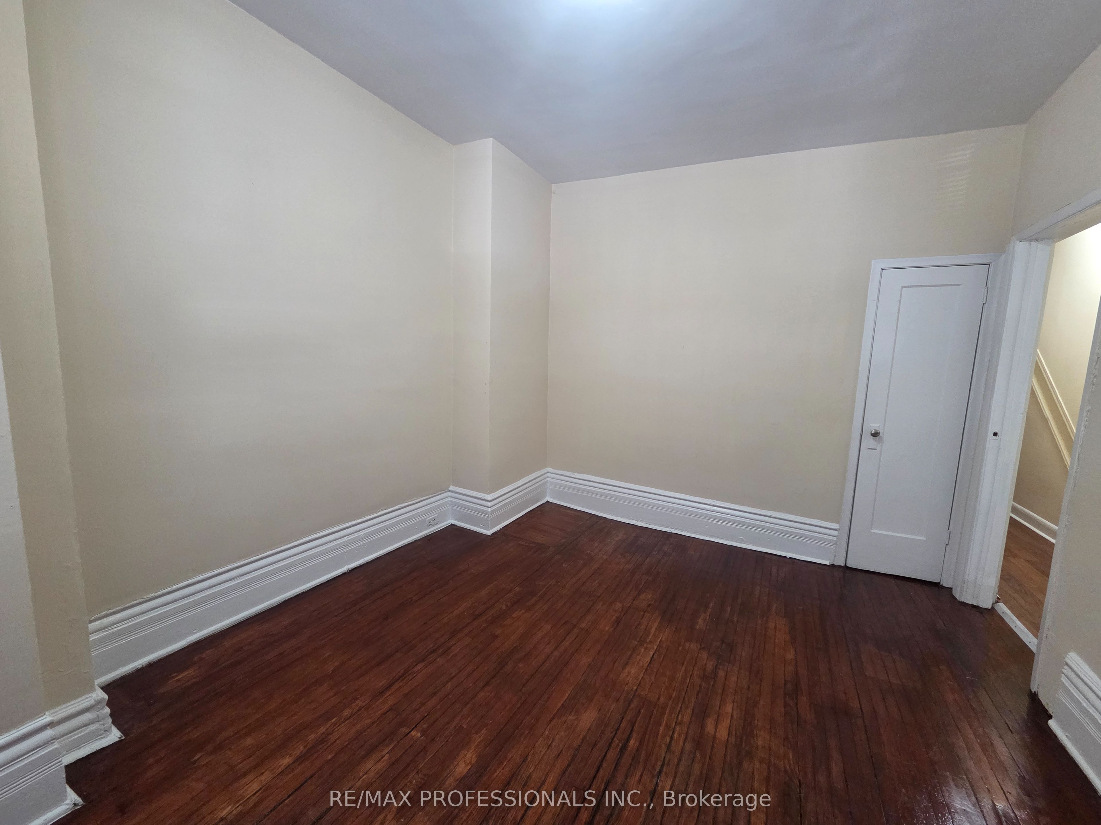150 Robert Street Main Level Property Photo 8