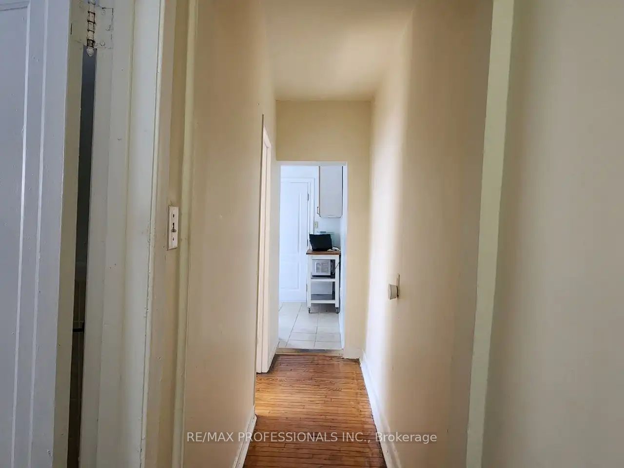 150 Robert Street Main Level Property Photo 9