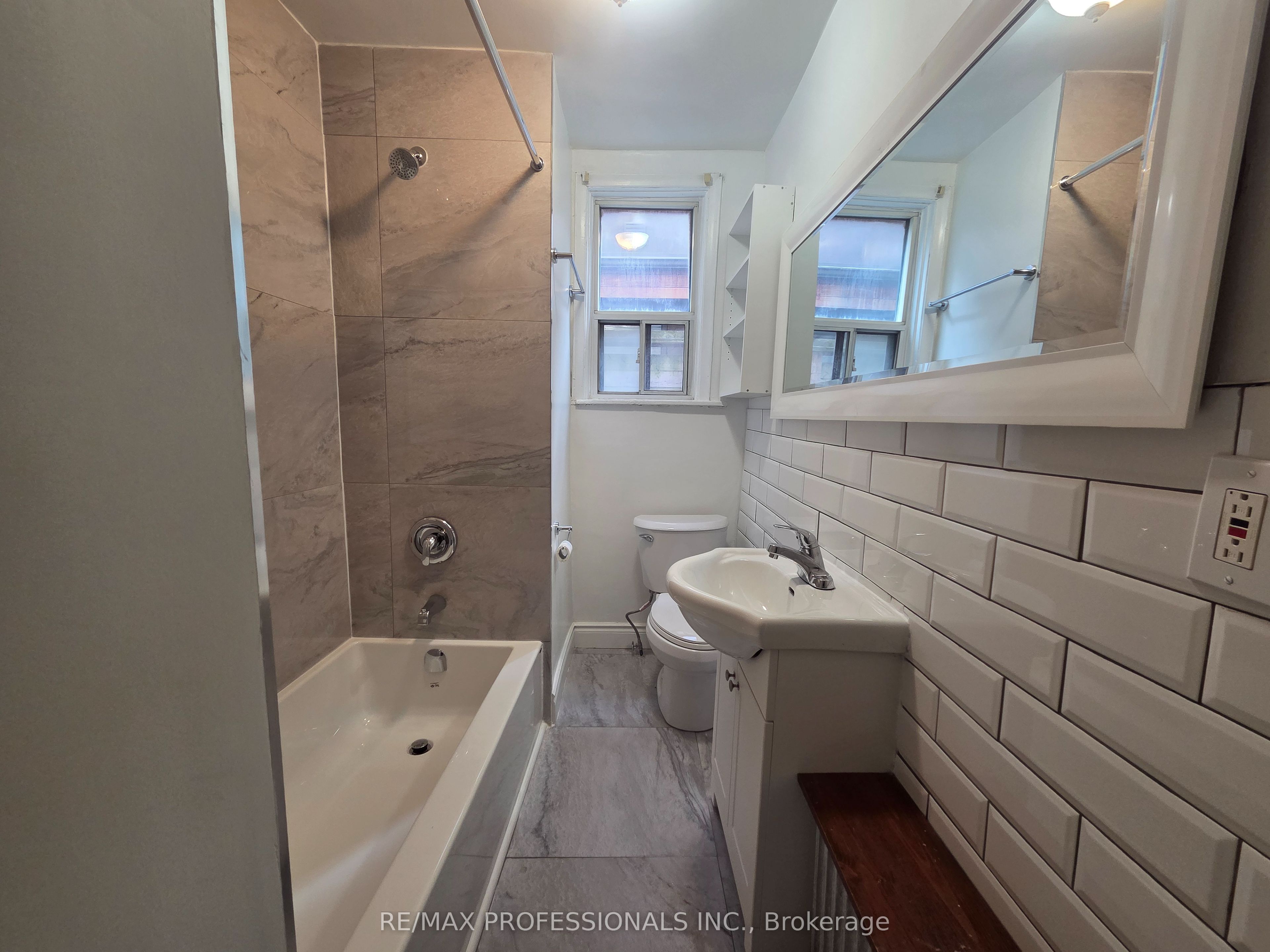 150 Robert Street Main Level Property Photo 12