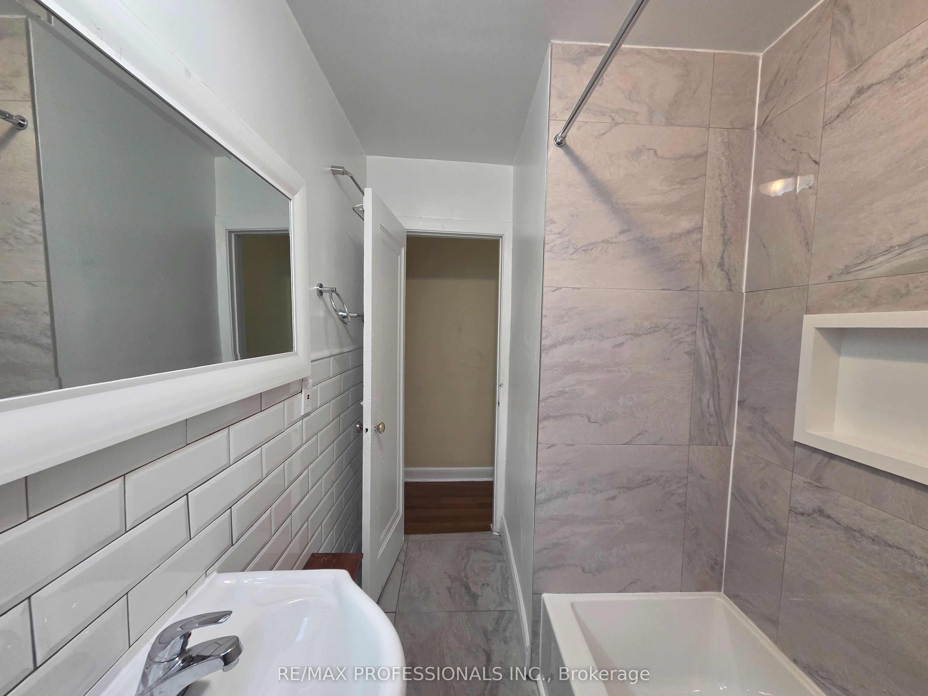 150 Robert Street Main Level Property Photo 14