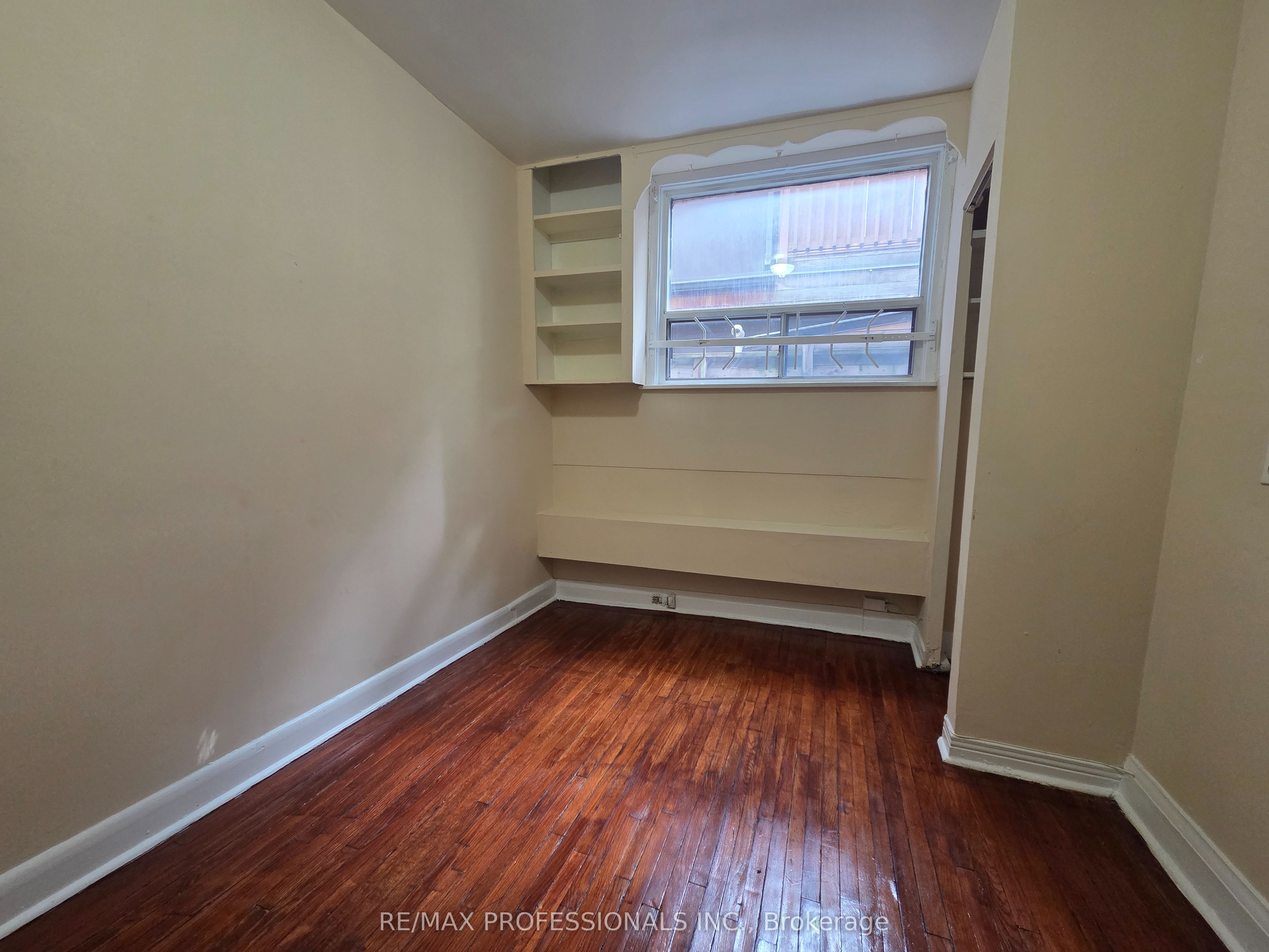 150 Robert Street Main Level Property Photo 15